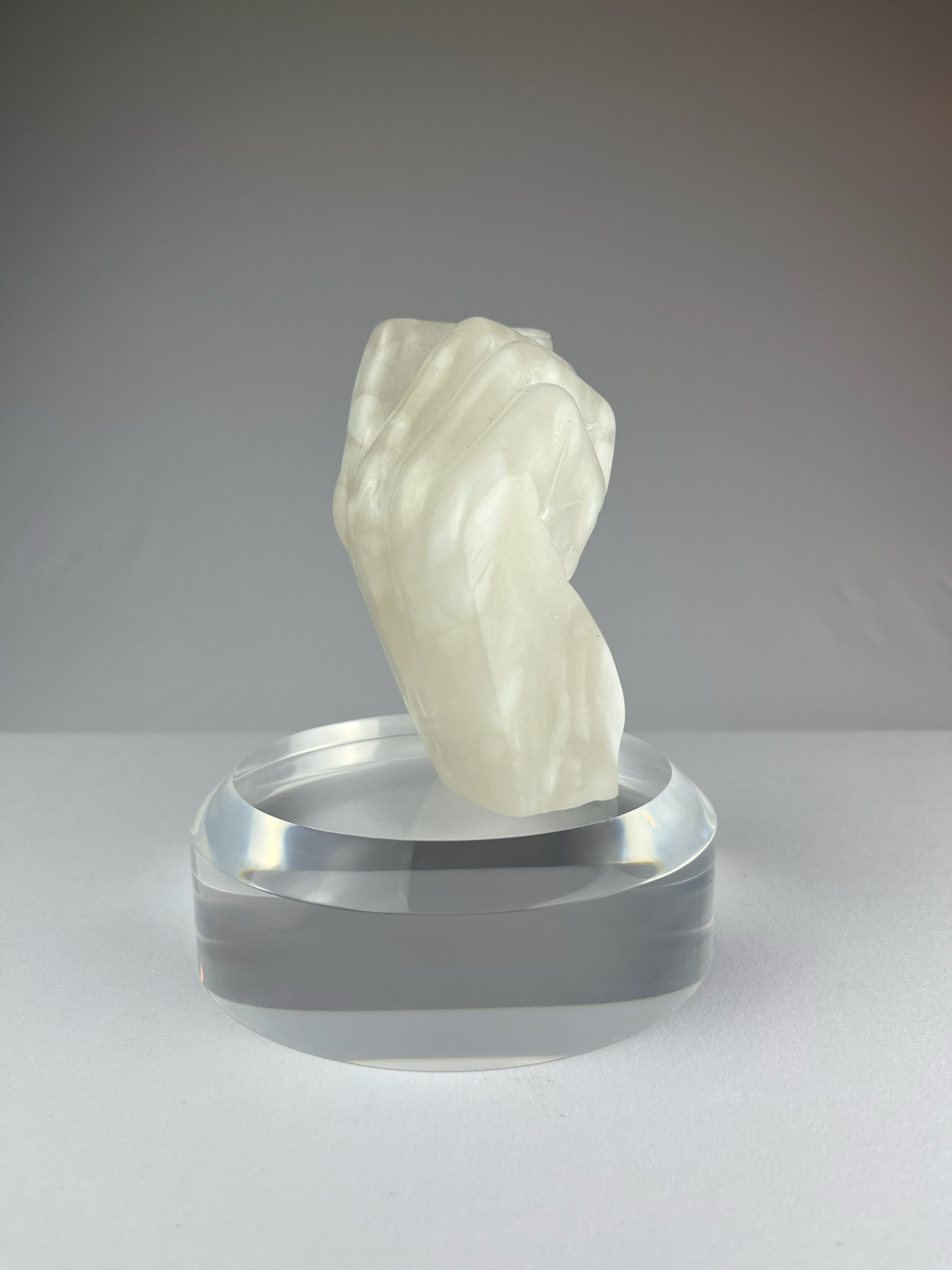 Bella Mano Destra No. 1, 2024, alabaster – 13 x 9 x 10 cm/ 5 x 3.5 x 4 in.