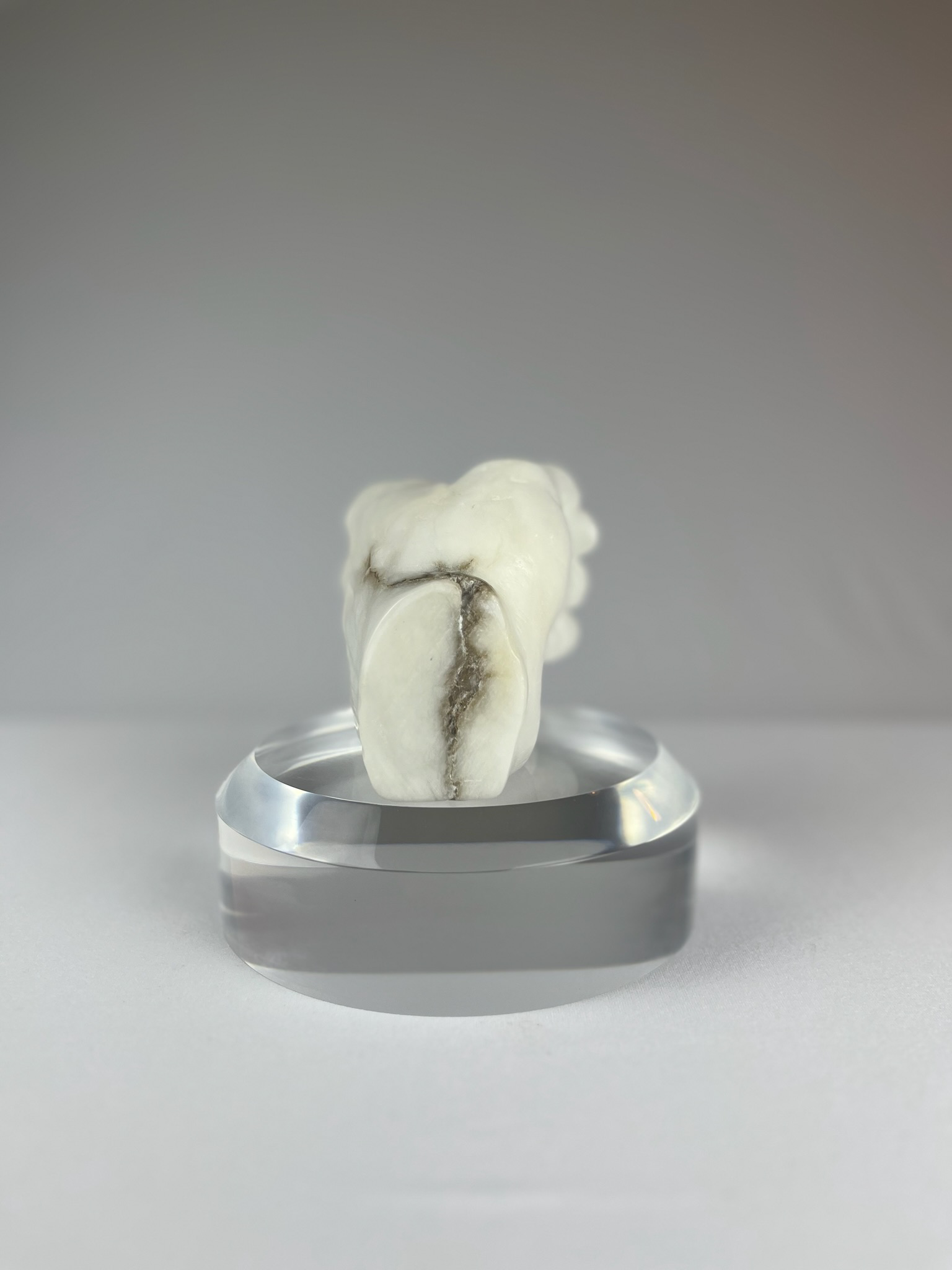 Presa Sciolta No. 1, 2022, alabaster – 13 x 9 x 10 cm/ 5 x 3.5 x 4 in.