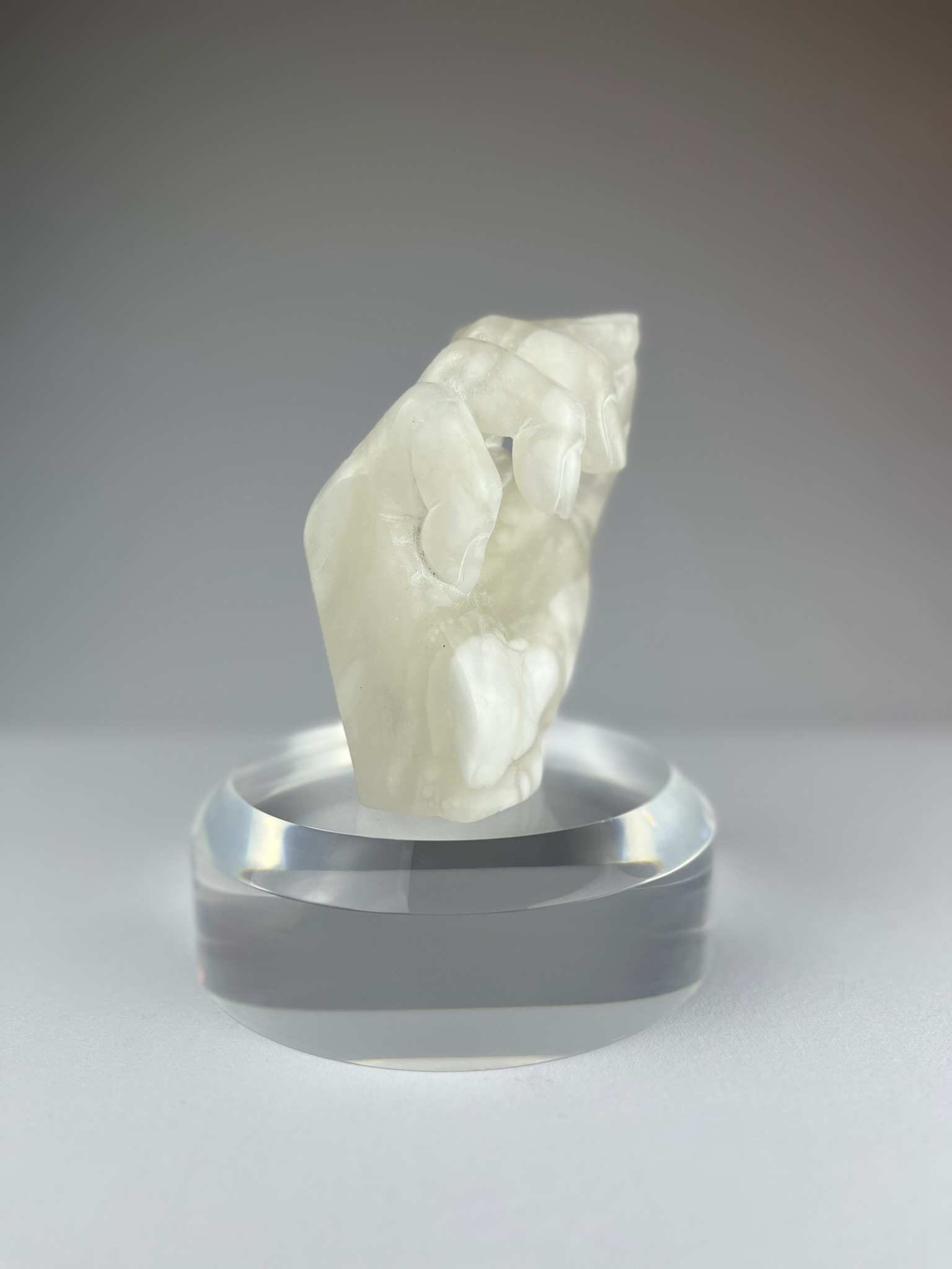 Bella Mano Destra No. 1, 2024, alabaster – 13 x 9 x 10 cm/ 5 x 3.5 x 4 in.
