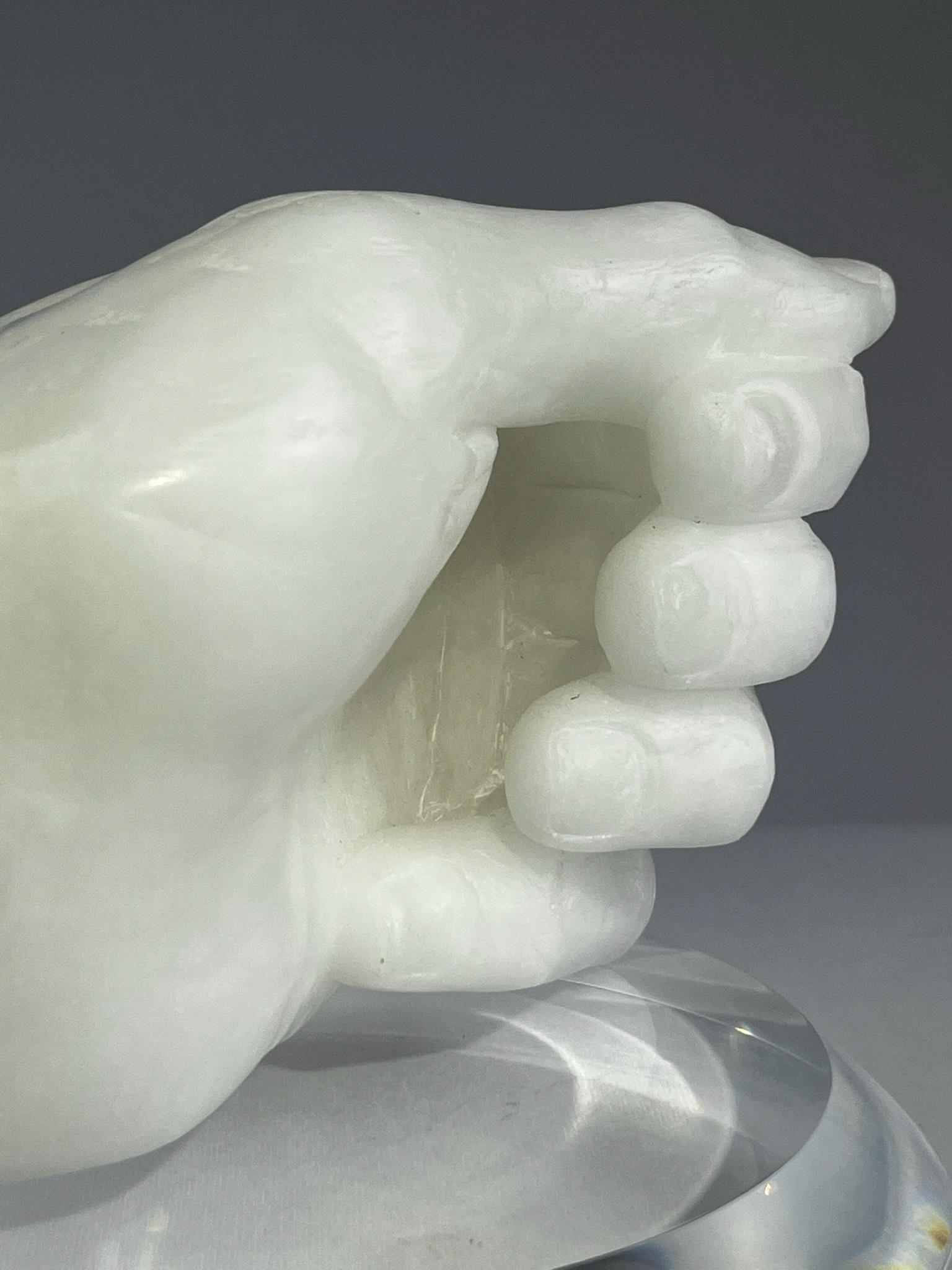 Presa Sciolta No. 1, 2022, alabaster – 13 x 9 x 10 cm/ 5 x 3.5 x 4 in.