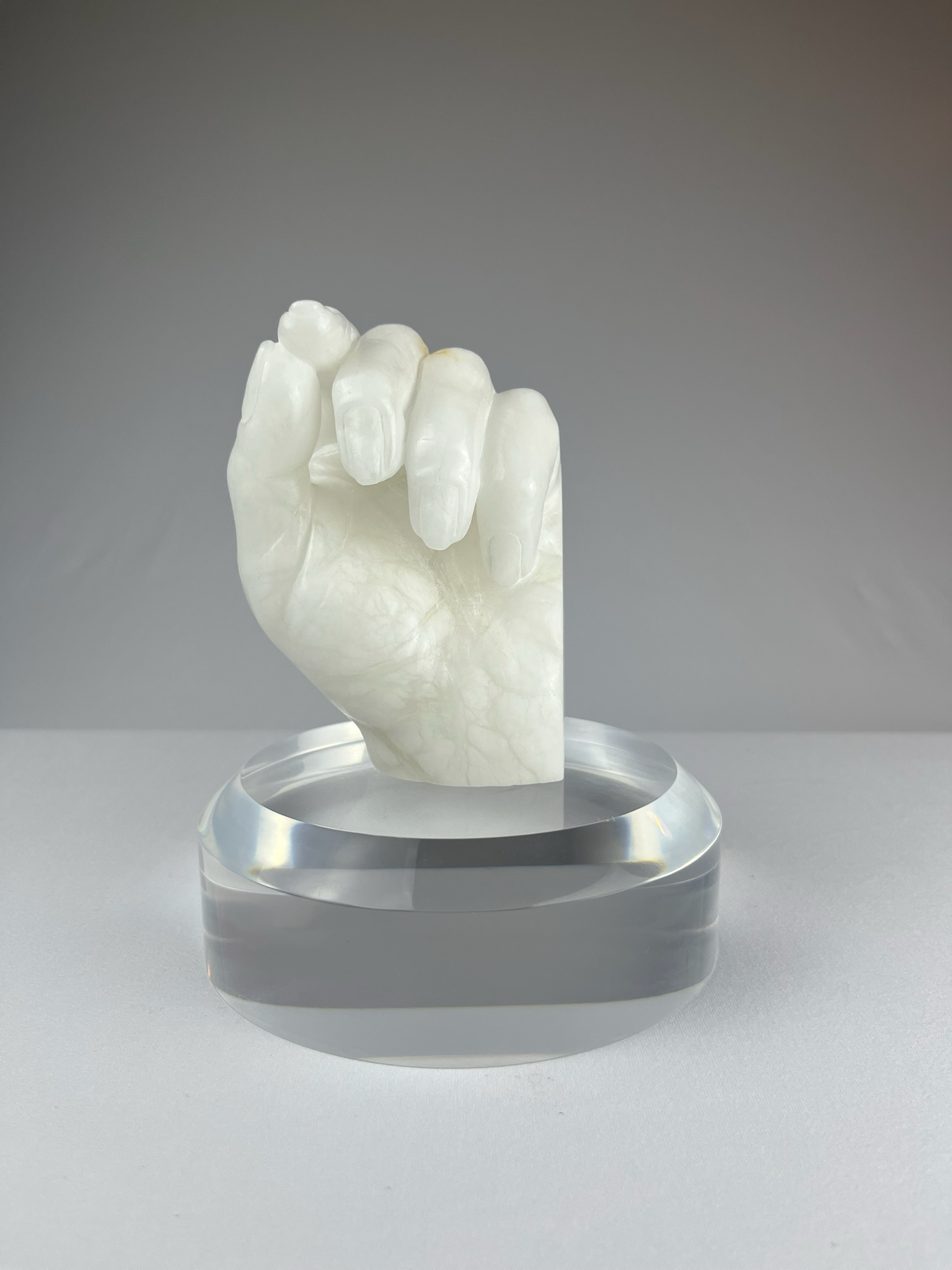 Bella Mano Sinistra No.1, 2023, alabaster – 13 x 9 x 10 cm/ 5 x 3.5 x 4 in.