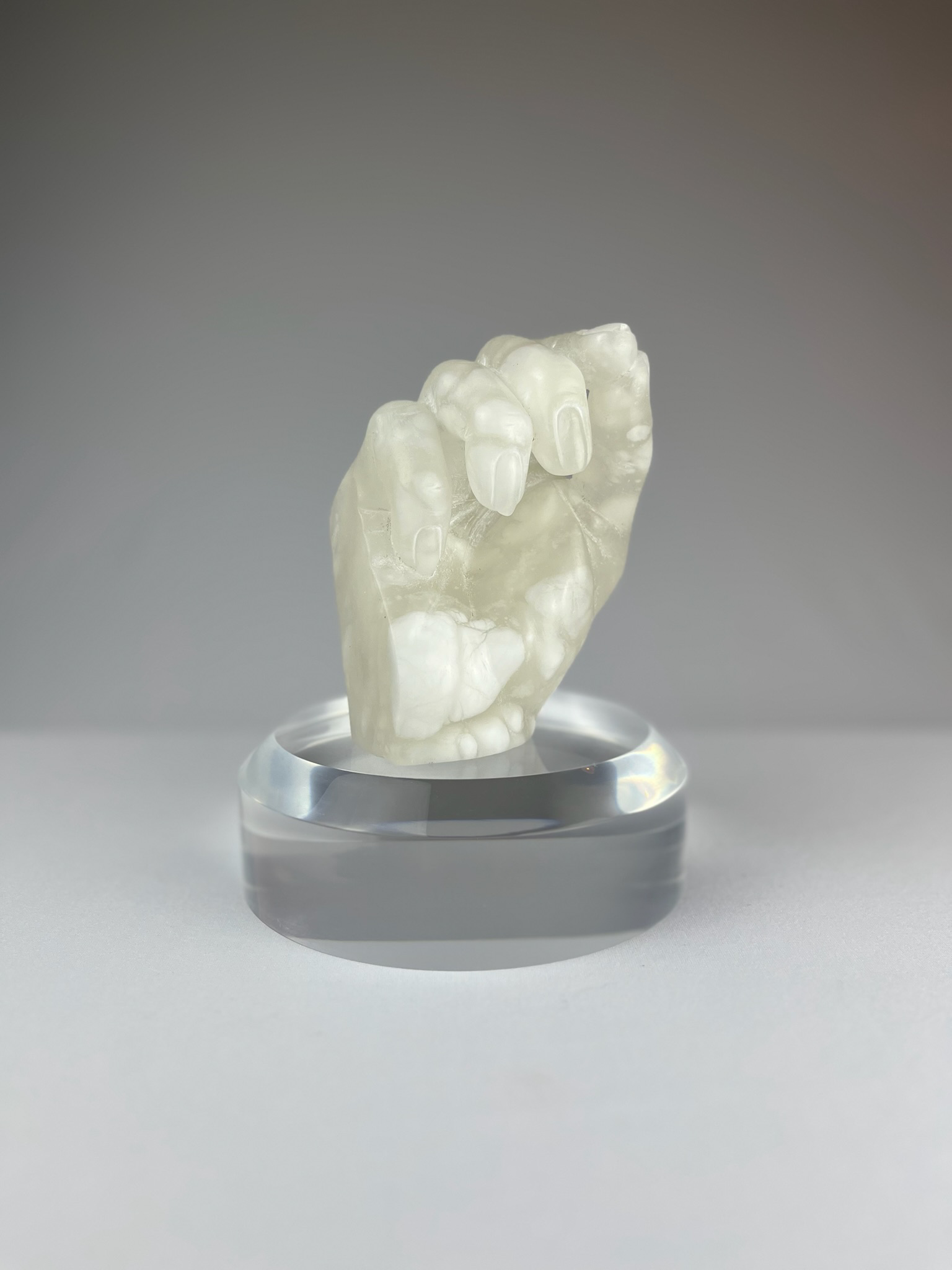 Bella Mano Destra No. 1, 2024, alabaster – 13 x 9 x 10 cm/ 5 x 3.5 x 4 in.