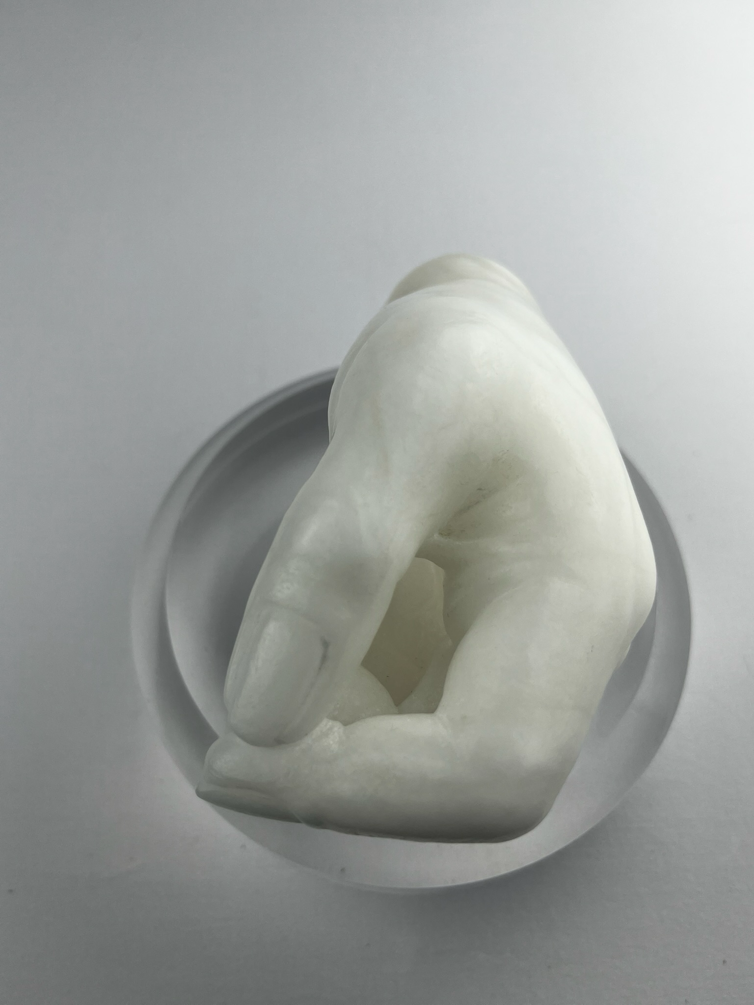 Bella Mano Sinistra No.1, 2023, alabaster – 13 x 9 x 10 cm/ 5 x 3.5 x 4 in.