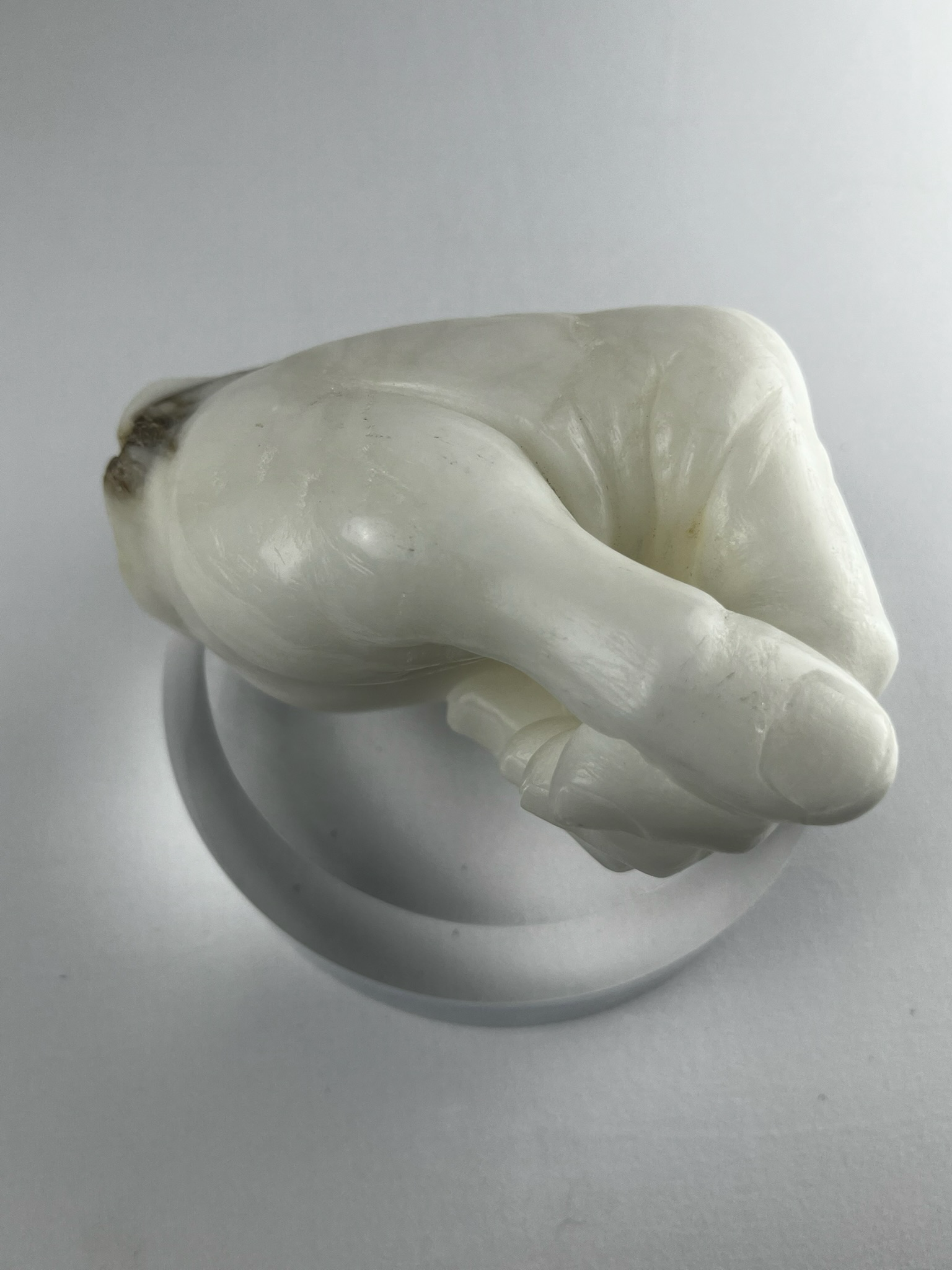 Presa Sciolta No. 1, 2022, alabaster – 13 x 9 x 10 cm/ 5 x 3.5 x 4 in.