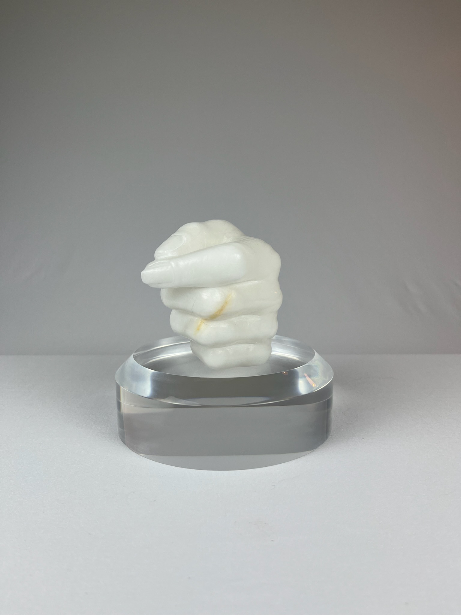 Bella Mano Sinistra No.1, 2023, alabaster – 13 x 9 x 10 cm/ 5 x 3.5 x 4 in.