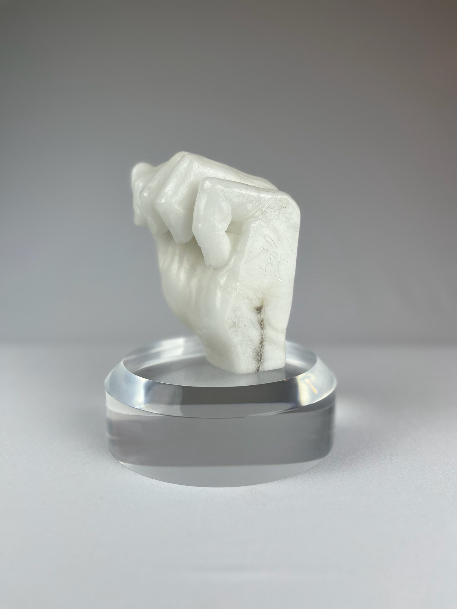 Presa Sciolta No. 1, 2022, alabaster – 13 x 9 x 10 cm/ 5 x 3.5 x 4 in.