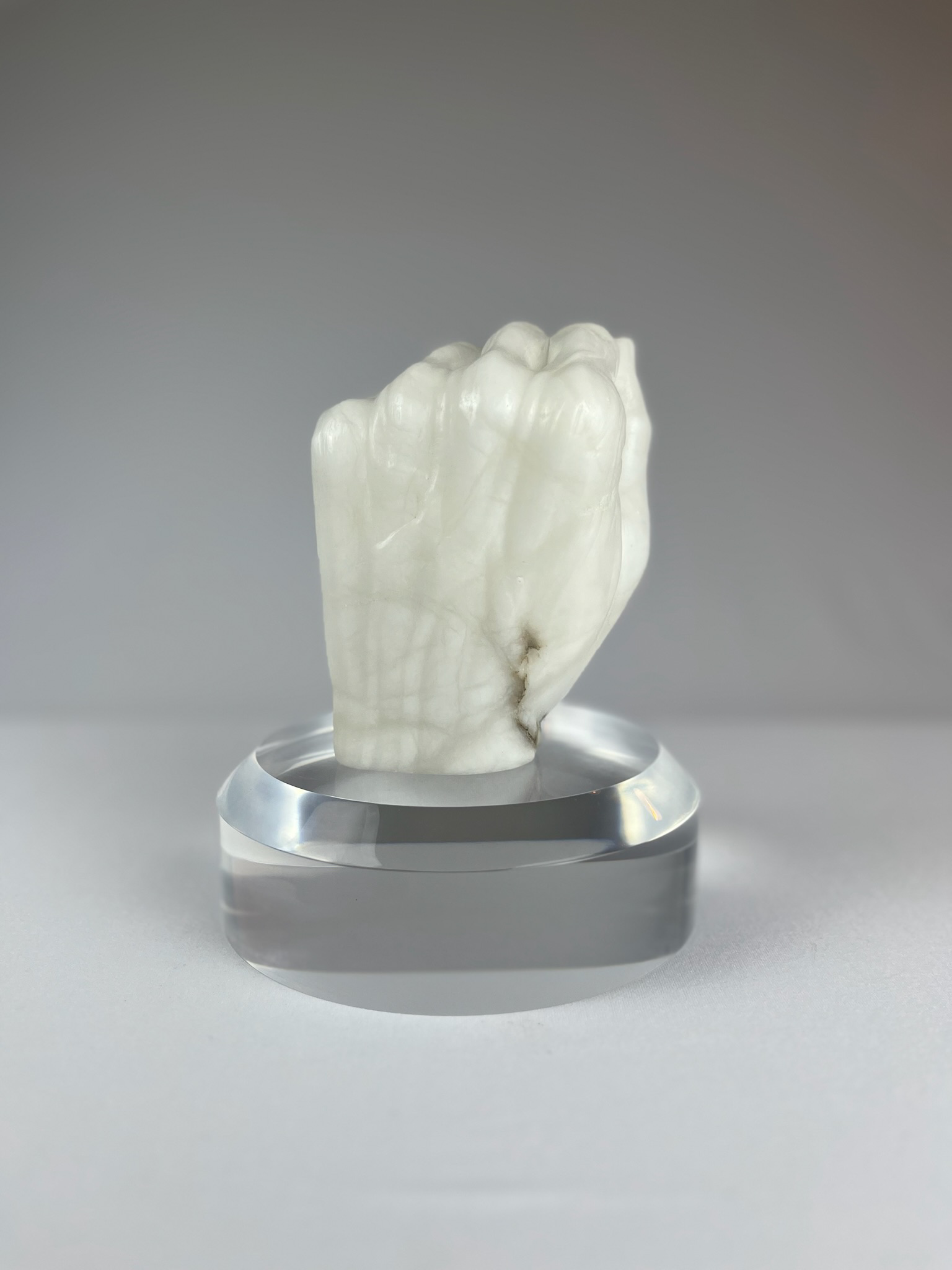 Presa Sciolta No. 1, 2022, alabaster – 13 x 9 x 10 cm/ 5 x 3.5 x 4 in.