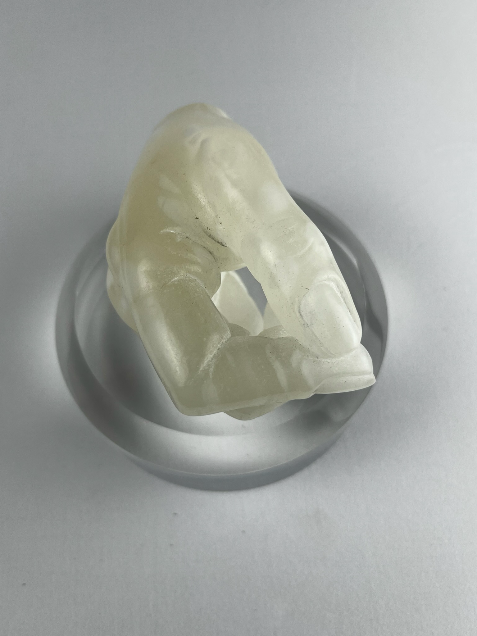 Bella Mano Destra No. 1, 2024, alabaster – 13 x 9 x 10 cm/ 5 x 3.5 x 4 in.