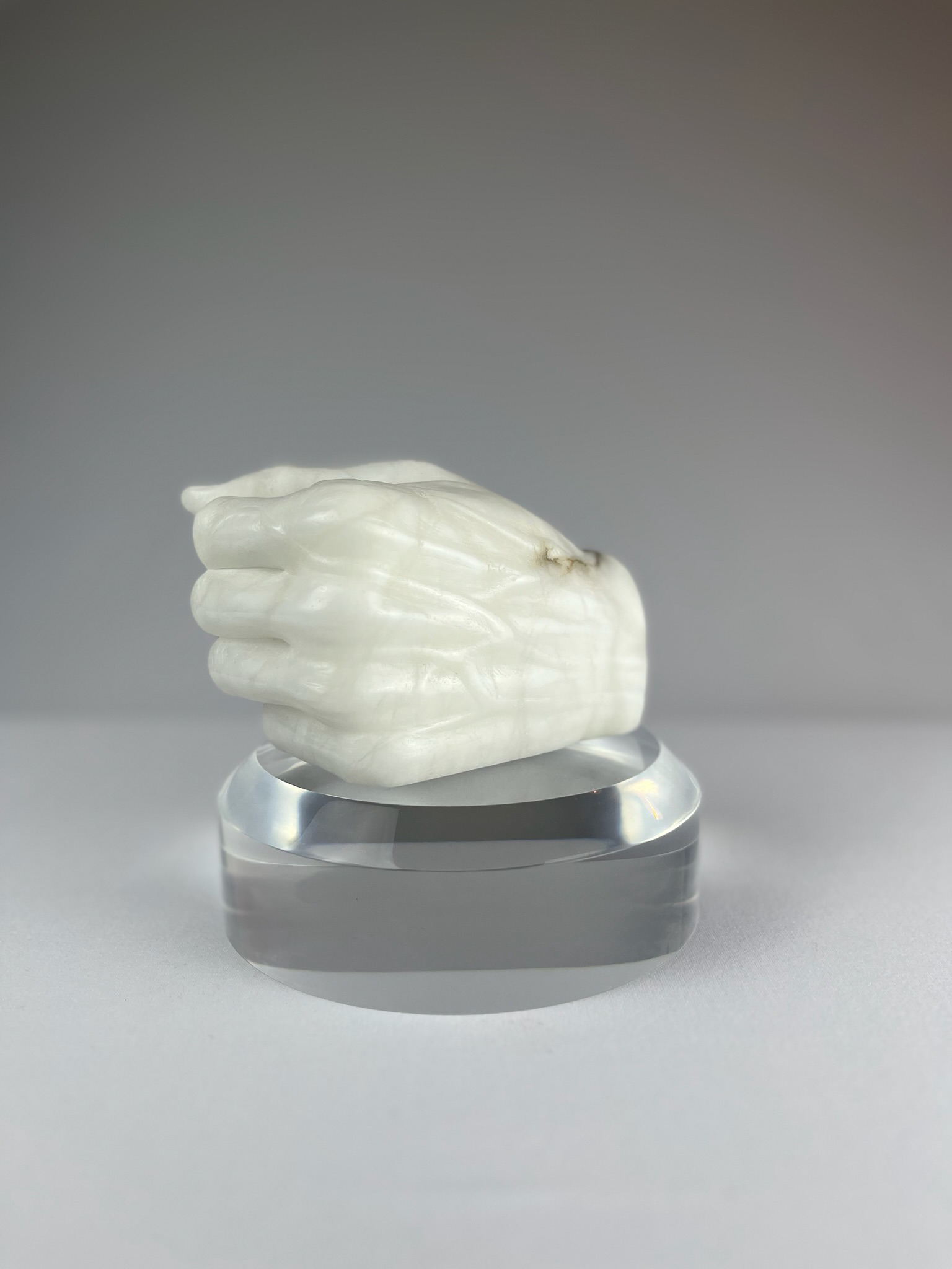 Presa Sciolta No. 1, 2022, alabaster – 13 x 9 x 10 cm/ 5 x 3.5 x 4 in.