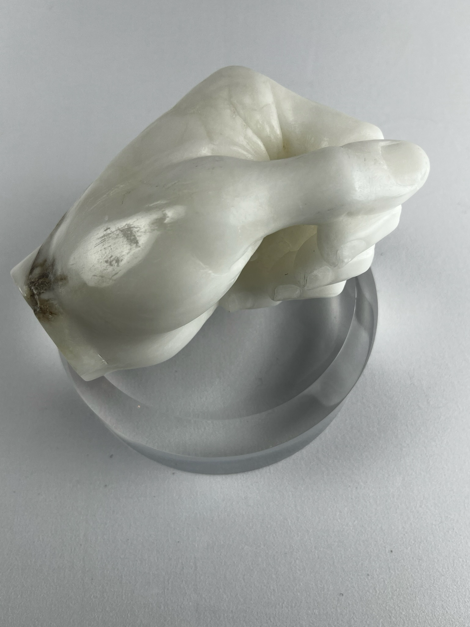 Presa Sciolta No. 1, 2022, alabaster – 13 x 9 x 10 cm/ 5 x 3.5 x 4 in.