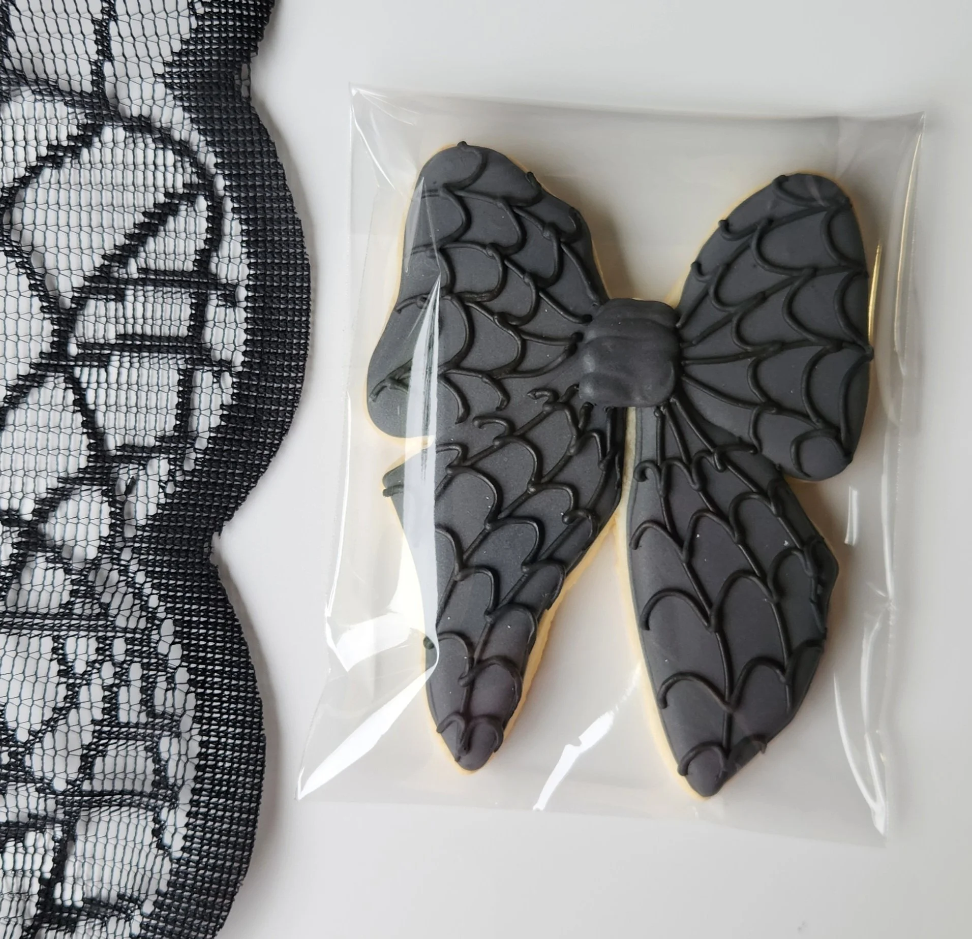 Spiderweb Bow cookie