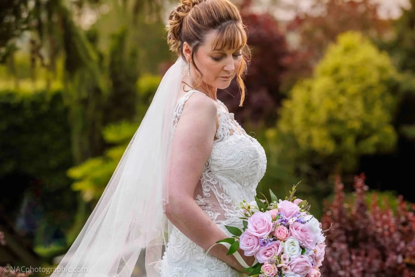 Amanda &amp; Scott ❤️
What a wedding. What a couple. What a love-filled day.

Recently, I had the absolute joy of capturing Amanda &amp; Scott&rsquo;s beautiful celebration at the intimate and charming @3horseshoesleek , nestled right on the edge of 