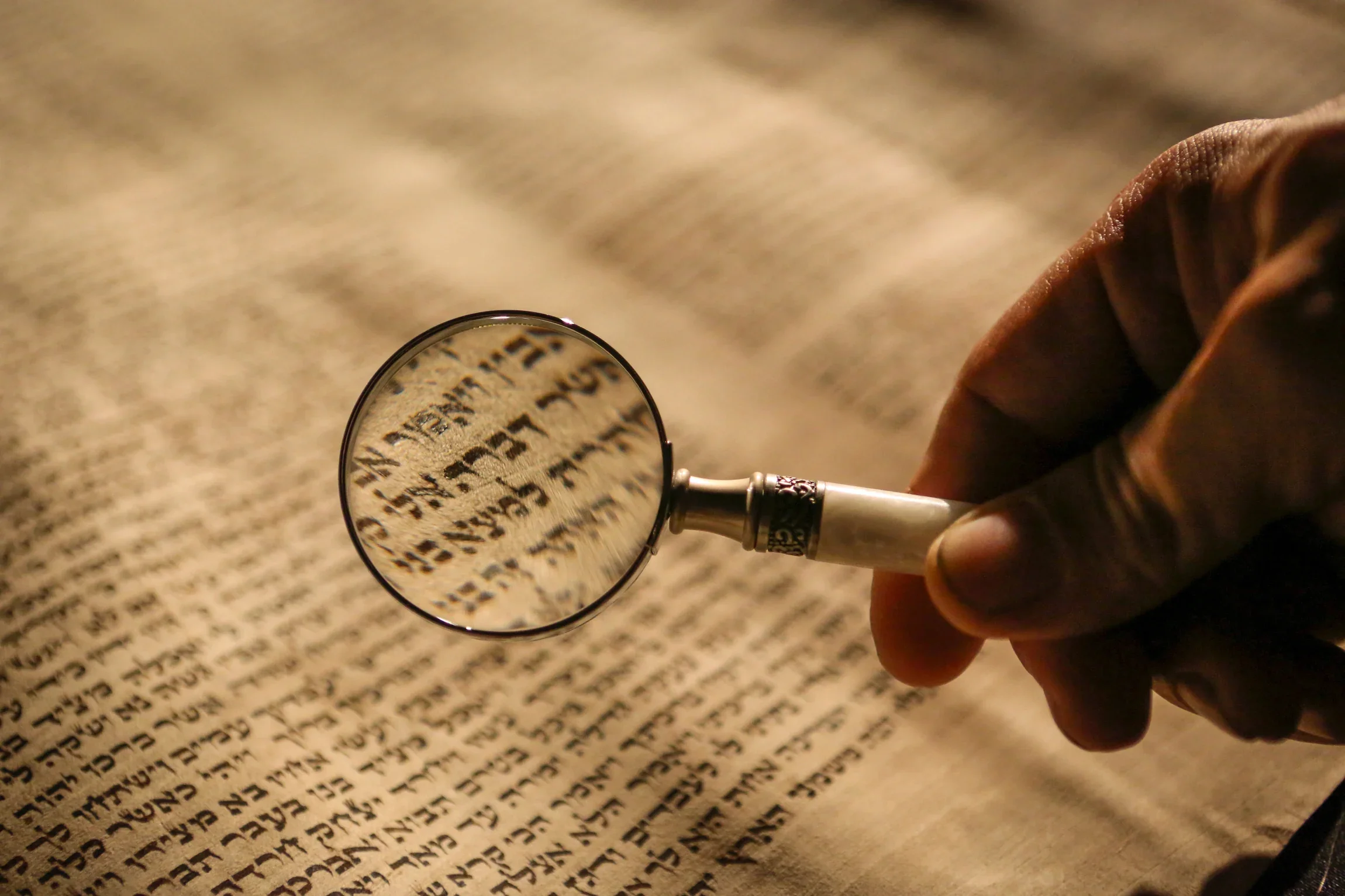 hebrew-magnify.webp