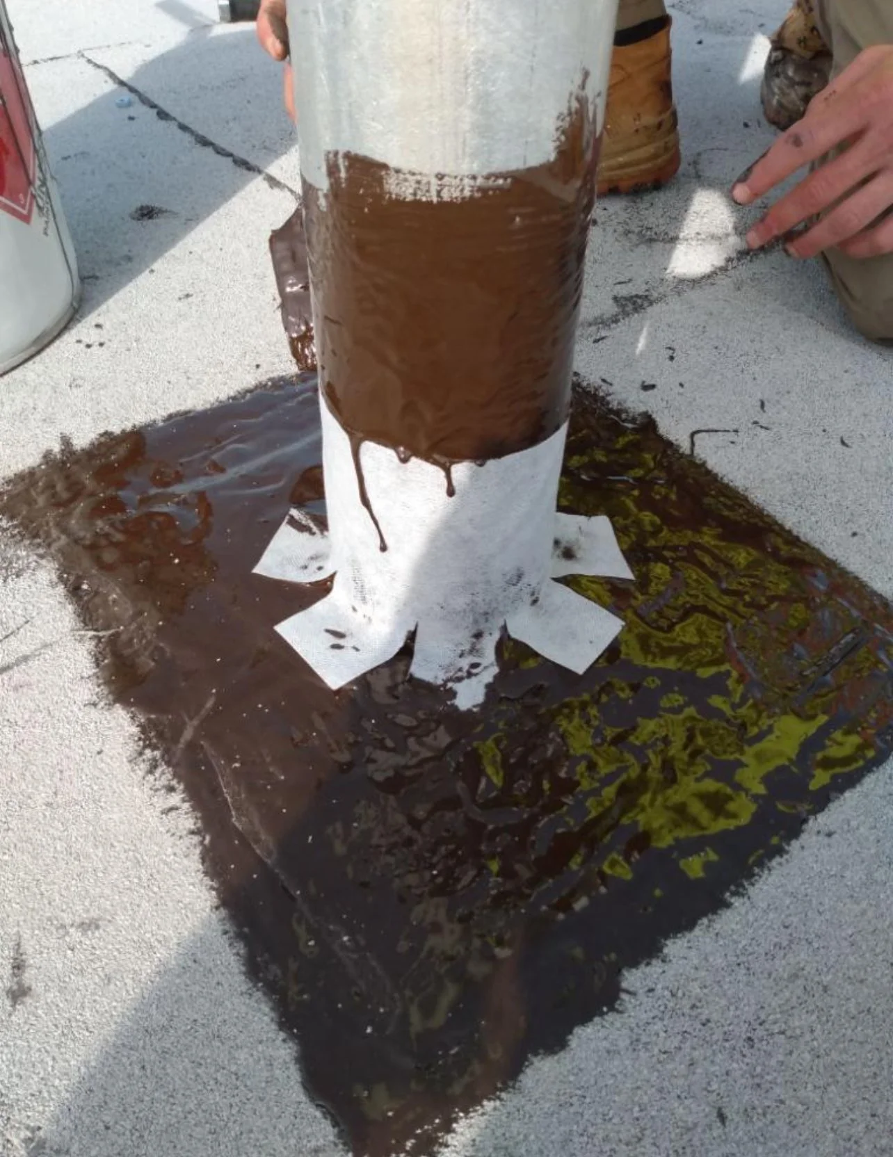 luiquid flashing around boot.JPG