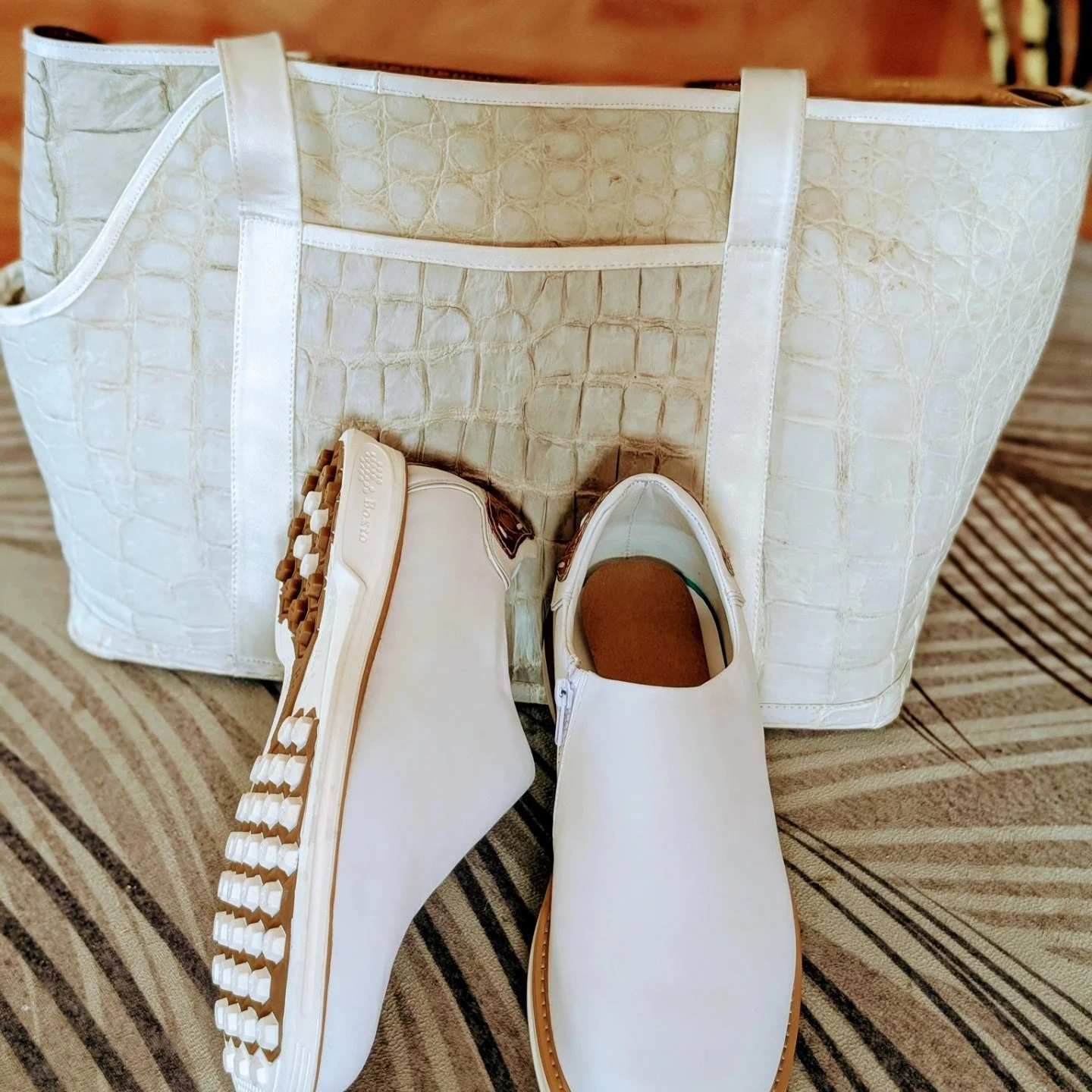 Elegancia en Cada Swing: Zapatos de Golf Pinya Campoy. ⛳️

Lleva tu juego al siguiente nivel con el estilo y la comodidad que solo Pinya Campoy puede ofrecer. Imagina estos impecables zapatos de golf, dise&ntilde;ados para un rendimiento excepcional 