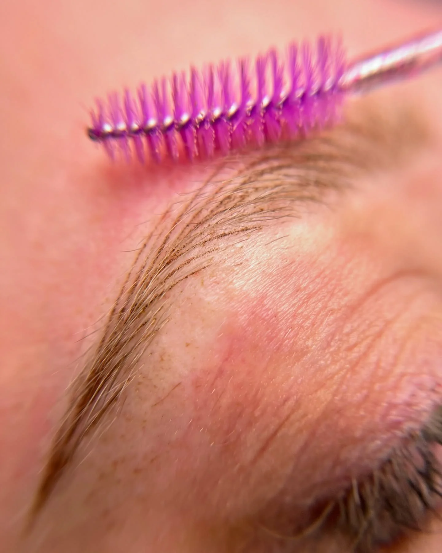 Introducing Theeee Nano Brow 🙌🏻

This technique is achieved using a tattoo machine that implants ink with a single needle. With this technique we can achieve an airy, whimsical, more artistic, out-of-the-box style eyebrow. 

Results in a very natur