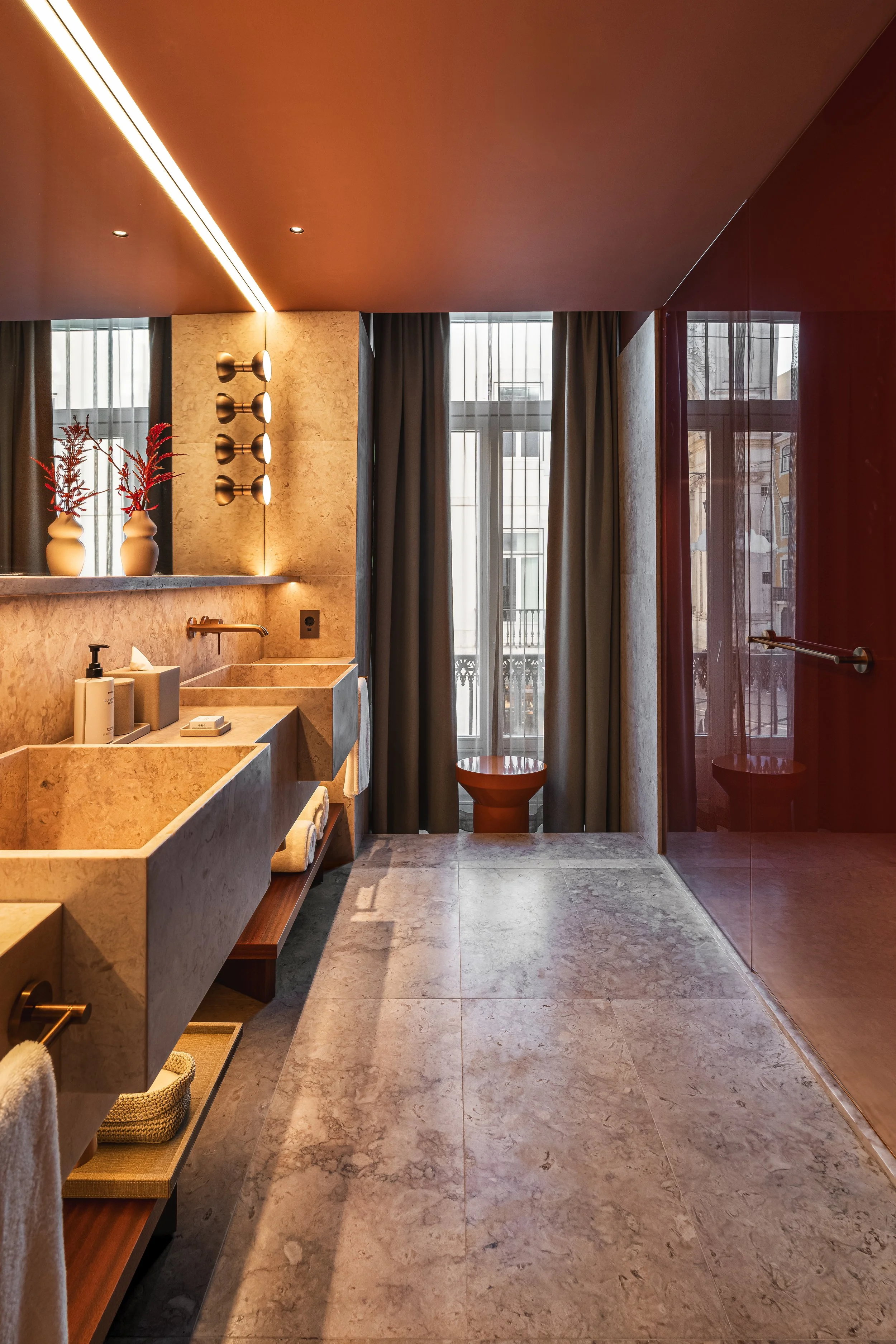 Bathroom - King Bed Landmark View Premium