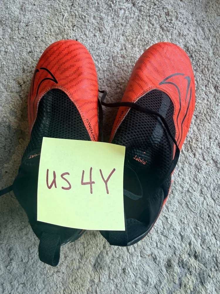 Nike Phantom Ghost coral cleats, US 4Y