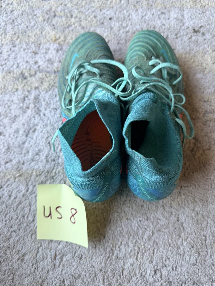 Nike Phantom Luna mint cleats, US 8