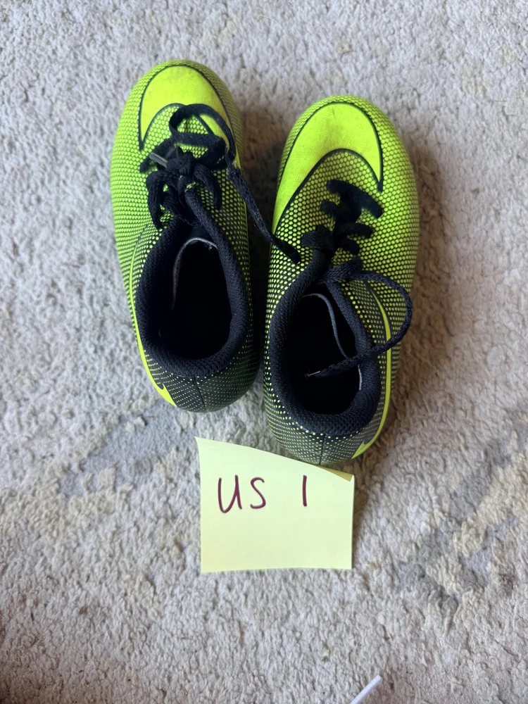 Nike yellow/black cleats, US 1
