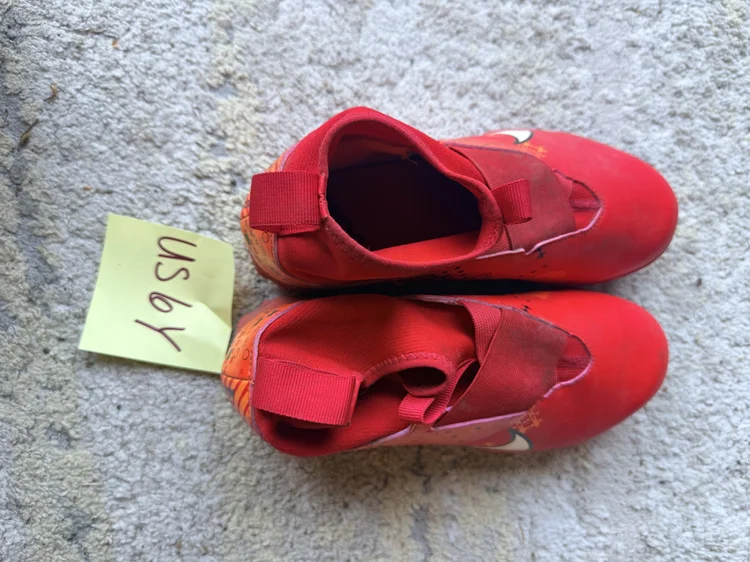 Nike red strap cleats, US 6Y
