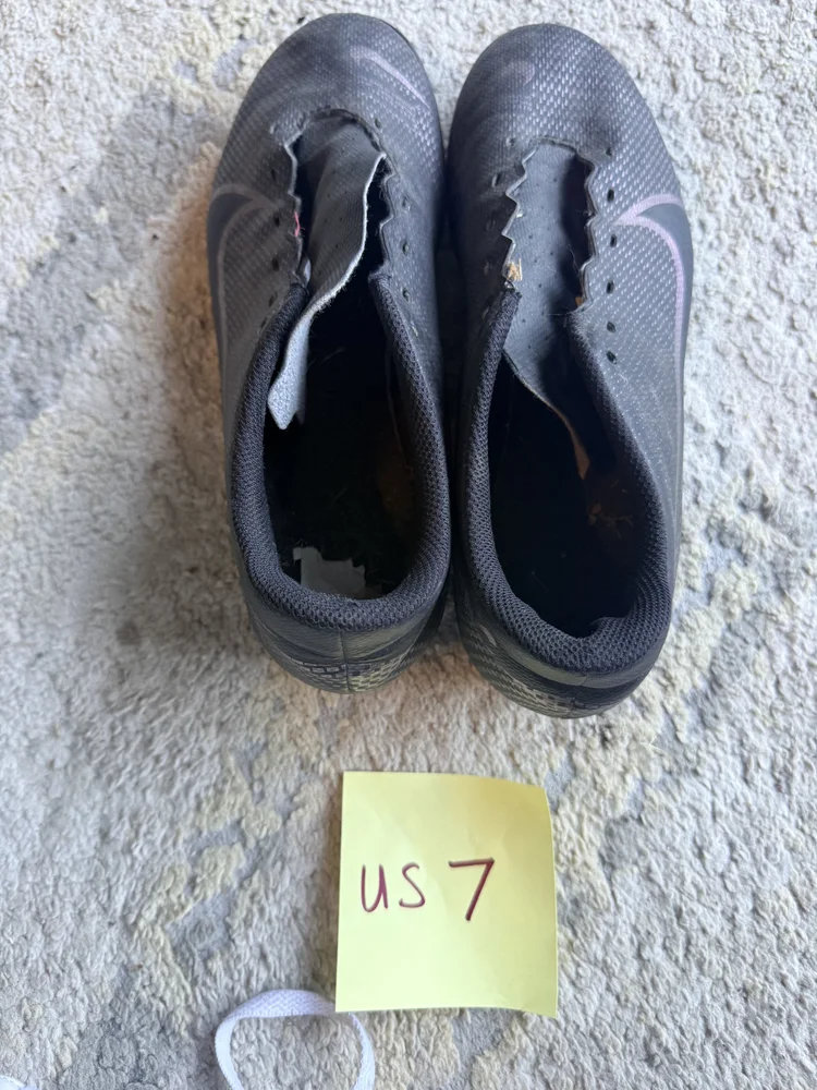 Nike Mercurial black/pink cleats, US 7