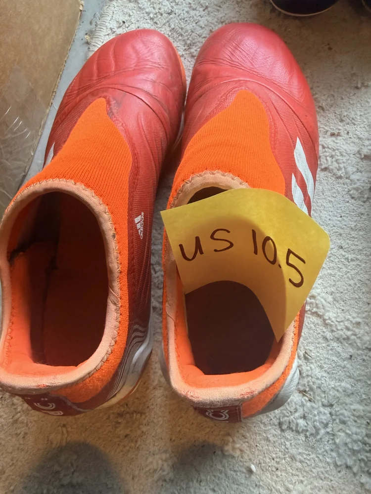 Adidas coral laceless cleats, US 10.5
