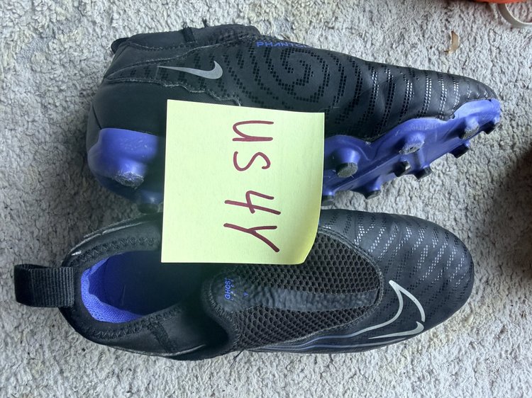 Nike Phantom Ghost black cleats, US 4Y