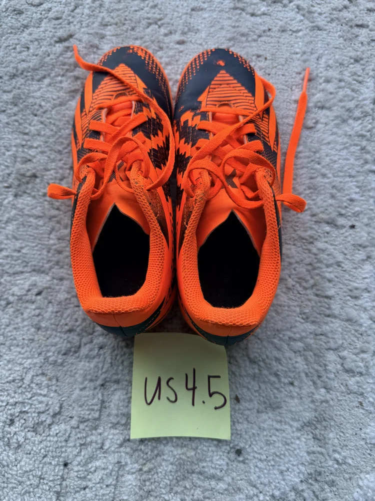 Orange/black cleats, US 4.5