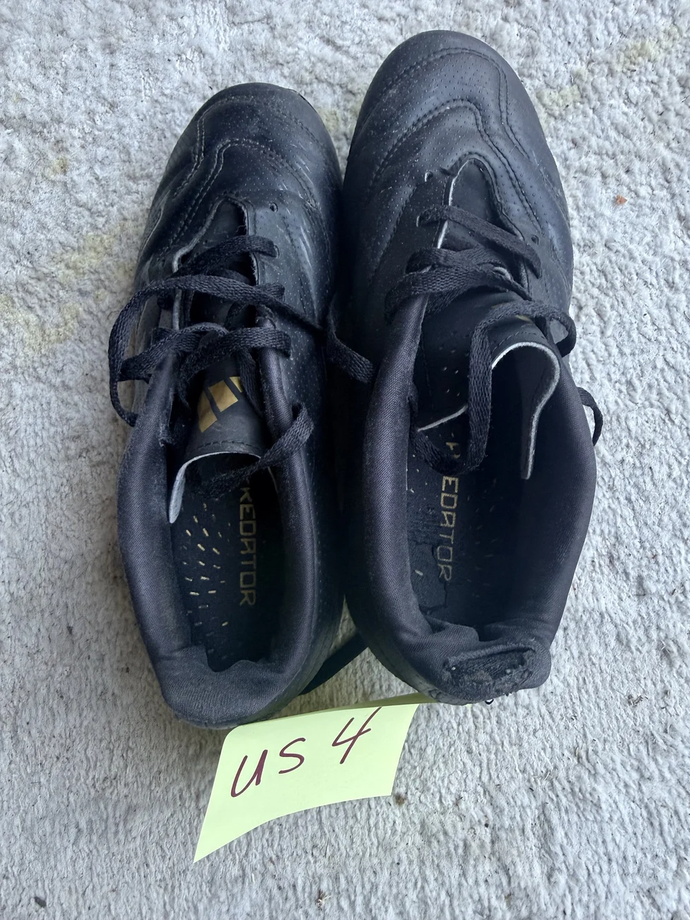 Adidas Predator black cleats, US 4