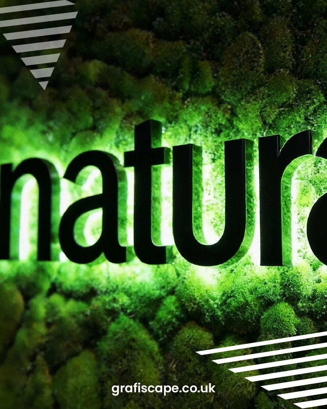 Foliage walls with illuminated signs combine natural texture with high-visibility branding to create a strong visual focal point. At Grafiscape, we design and install these features to soften interior spaces while ensuring logos and lettering remain 