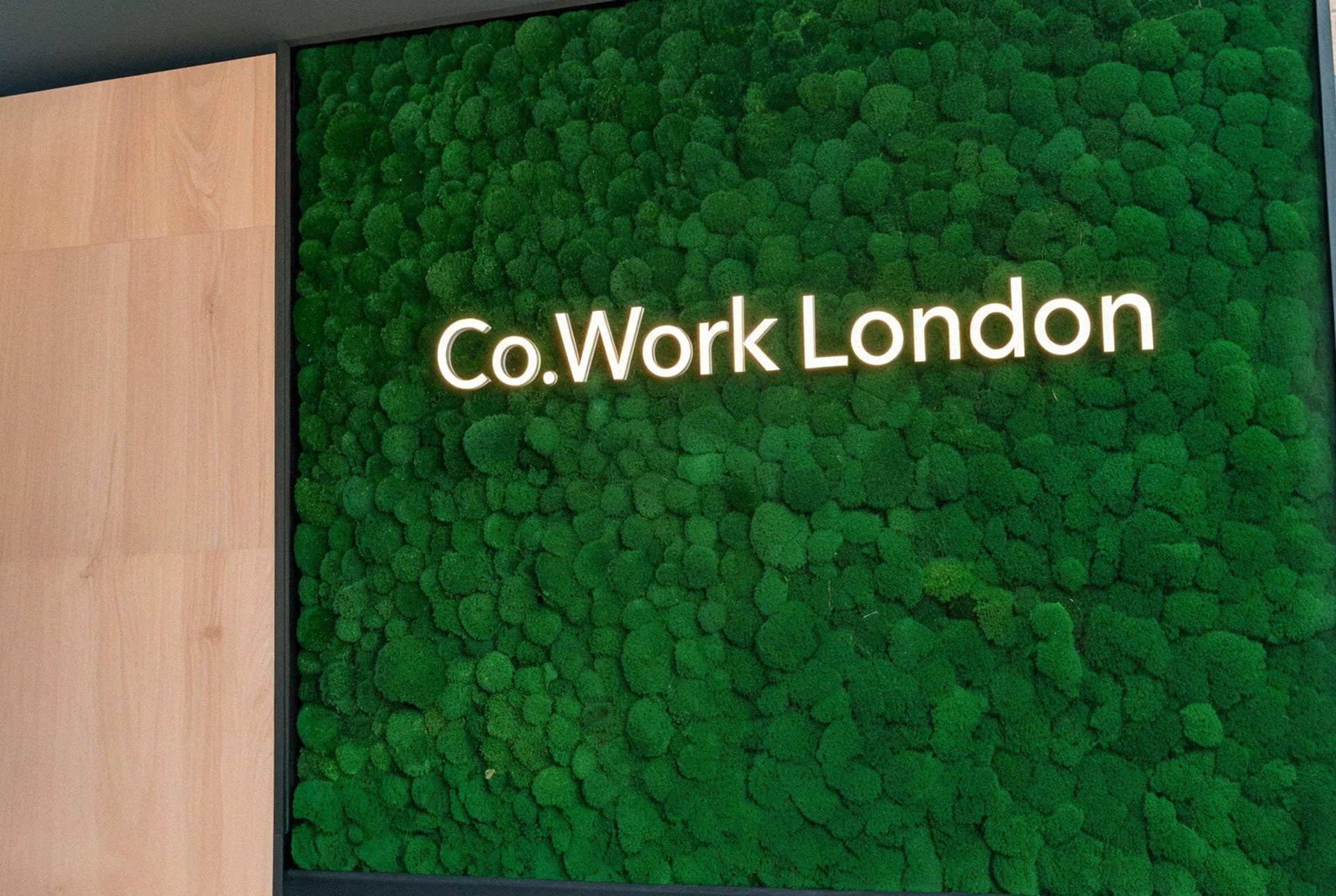 Signage &amp; Graphics in Office Interior Design: A Complete Guide.