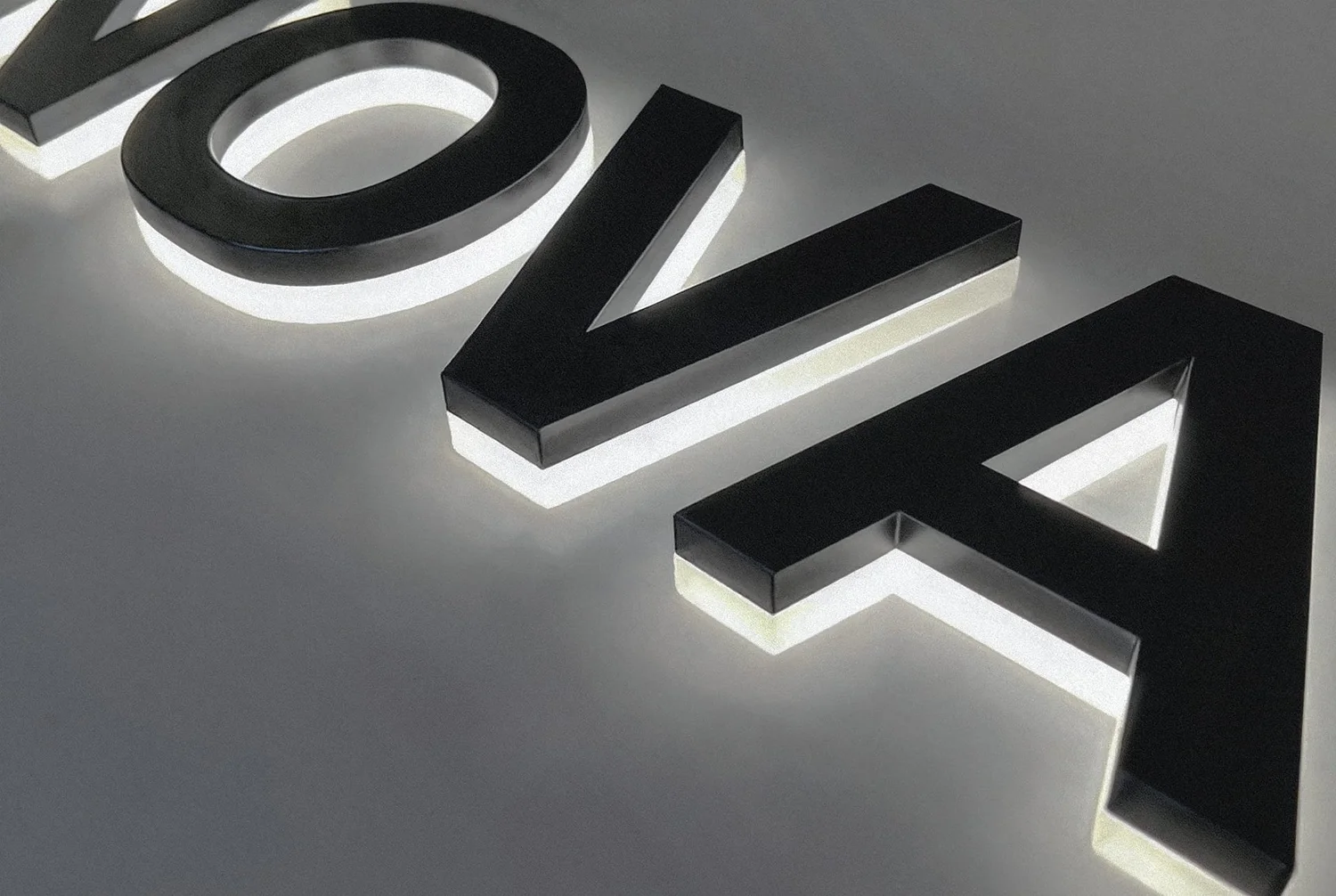 Illuminated Letters Sign | Halo & Facelit 3D Letters | Grafiscape UK