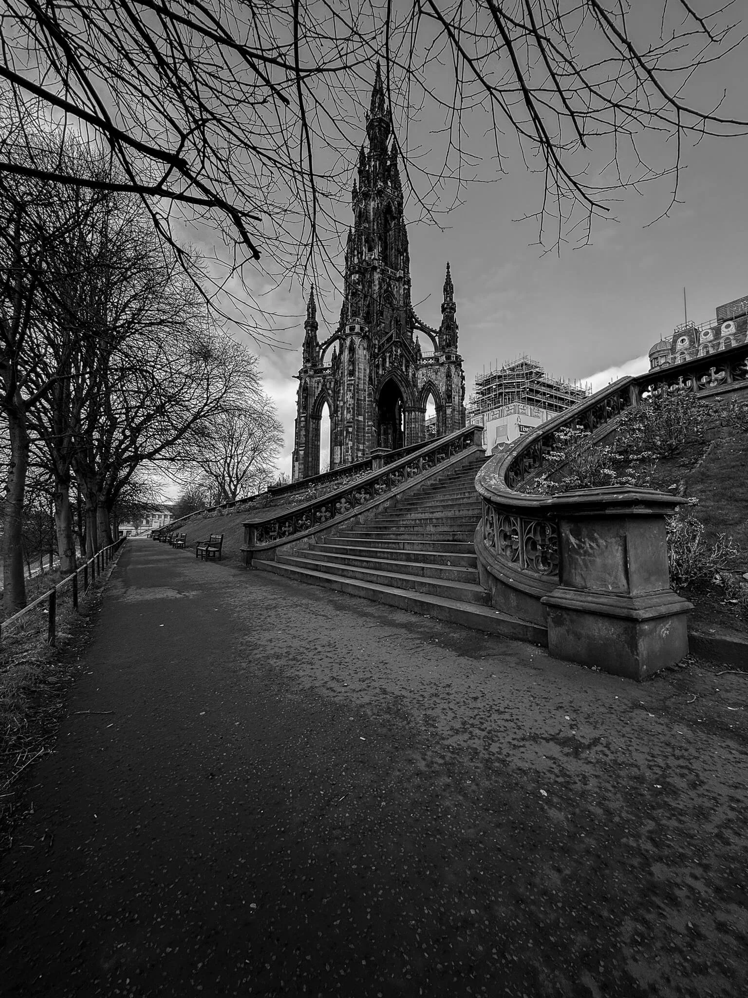Black and white photo of the Burns monument in Edinburgh new town