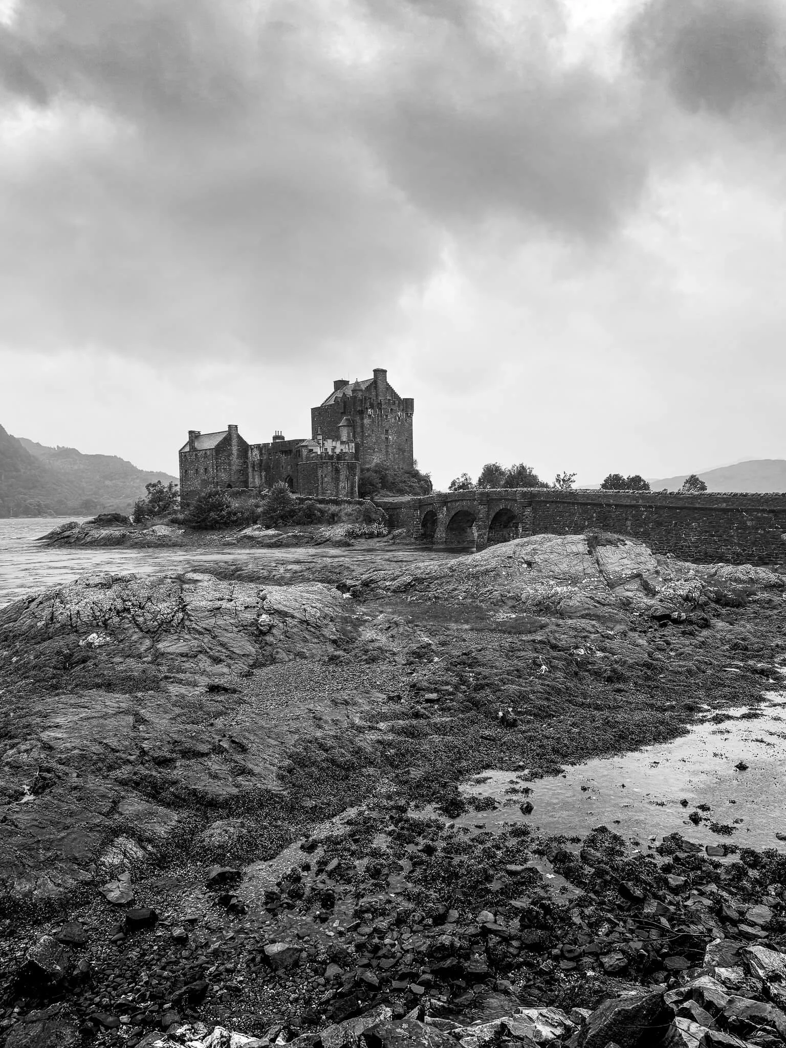 A black and white photo of Eileen Donan Castle, Scotland