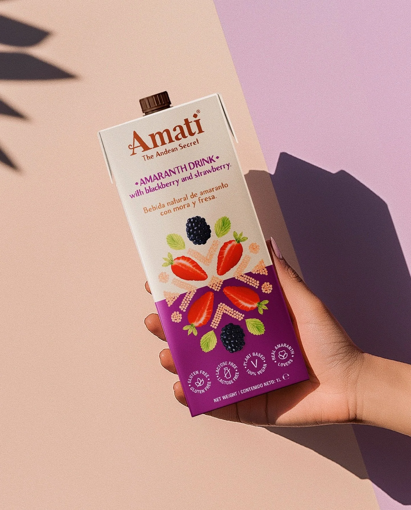 Trabajamos en la nueva presentación de litro para las bebidas insignia de @amatifoods : Chocolate, Maracuyá y Frutos Rojos, sumando ahora su nuevo sabor Natural 🍃 . Nuestro enfoque estuvo en conservar la estructura visual y los c&oacut