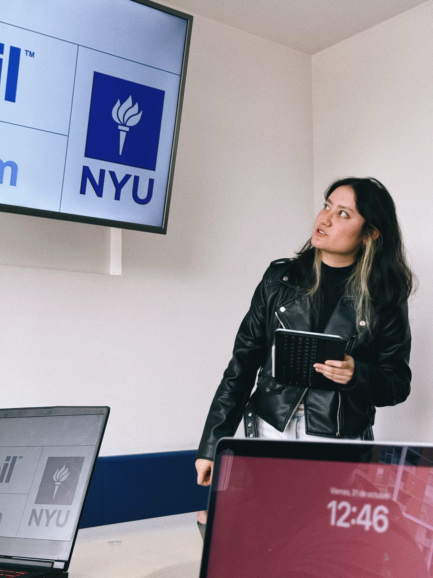 No es dise&ntilde;o hasta que resiste preguntas.
Revisamos conceptos, desafiamos supuestos y alineamos decisiones.
Cada propuesta parte de una necesidad real y se construye con m&eacute;todo, an&aacute;lisis y enfoque de negocio.

#intelligentzia #br