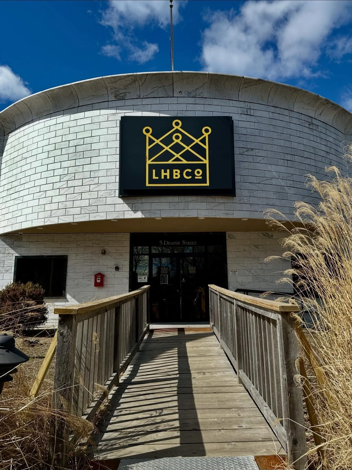 Another fun weekend meeting new faces and spreading joy with sweet treats. Thank you @lordhobowoburn for the warmest welcome and kindness during a busy Saturday afternoon rush. You are truly the best! 

@andcruz_co hosted their monthly featured artis