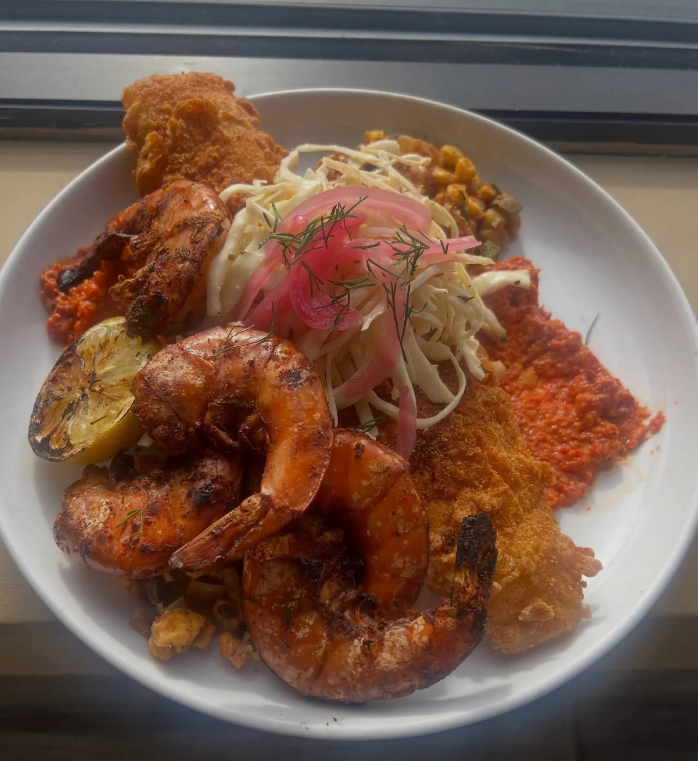 Friday Specials! 
4p start 🏁

southern fried haddock - smoked peel n eat shrimp - remoulade slaw - black eyed pea succotash - fire roasted Romesco sauce 🍤🐟

clarified rum punch by @betterinreallife - ten to one white rum - OJ - pineapple - lime - 