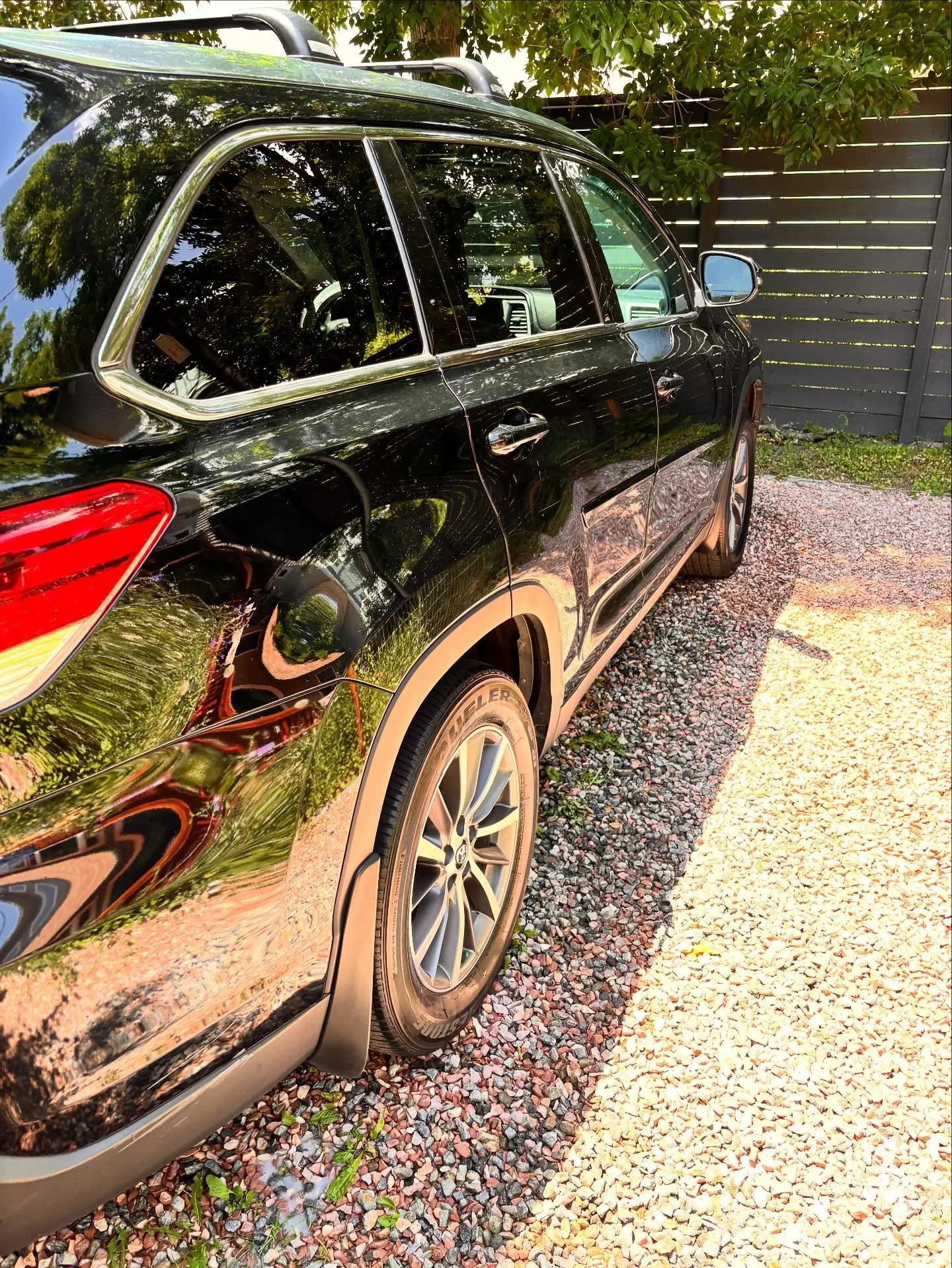 Full interior/exterior detail on a Toyota Hylander. 🧼🫧