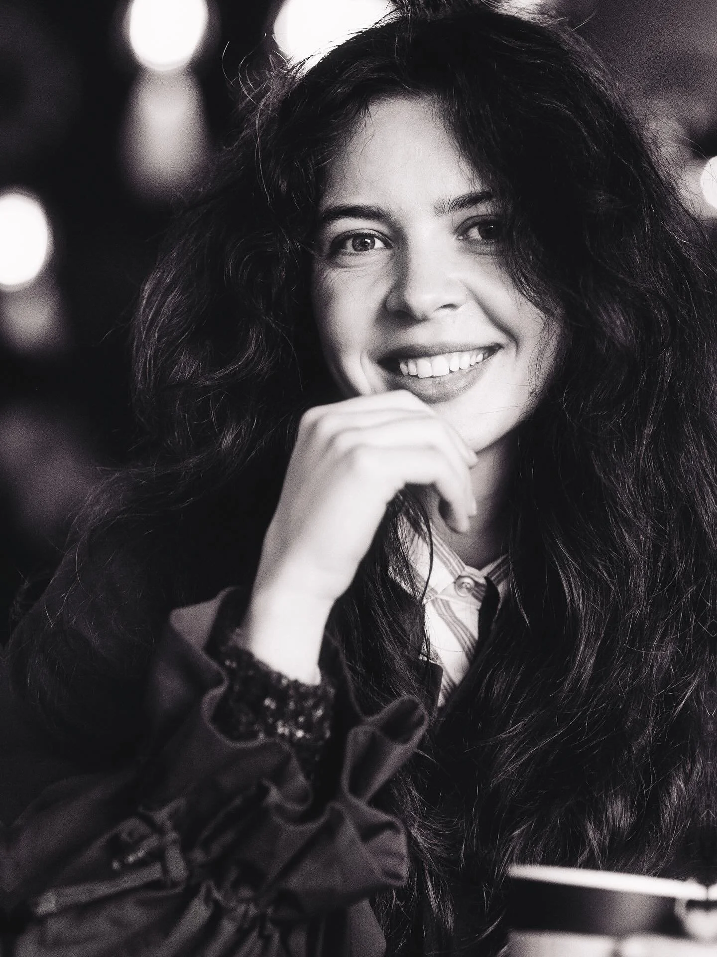 Chasing mics for a festival, sneaking flyers into neighbors&rsquo; coffee places, and pretending coffee breaks count as downtime - sometimes they do! Basically, always on the go! 😁🎹
Thank you to my dear friend @lorandphoto for the photos! 

#pianoi