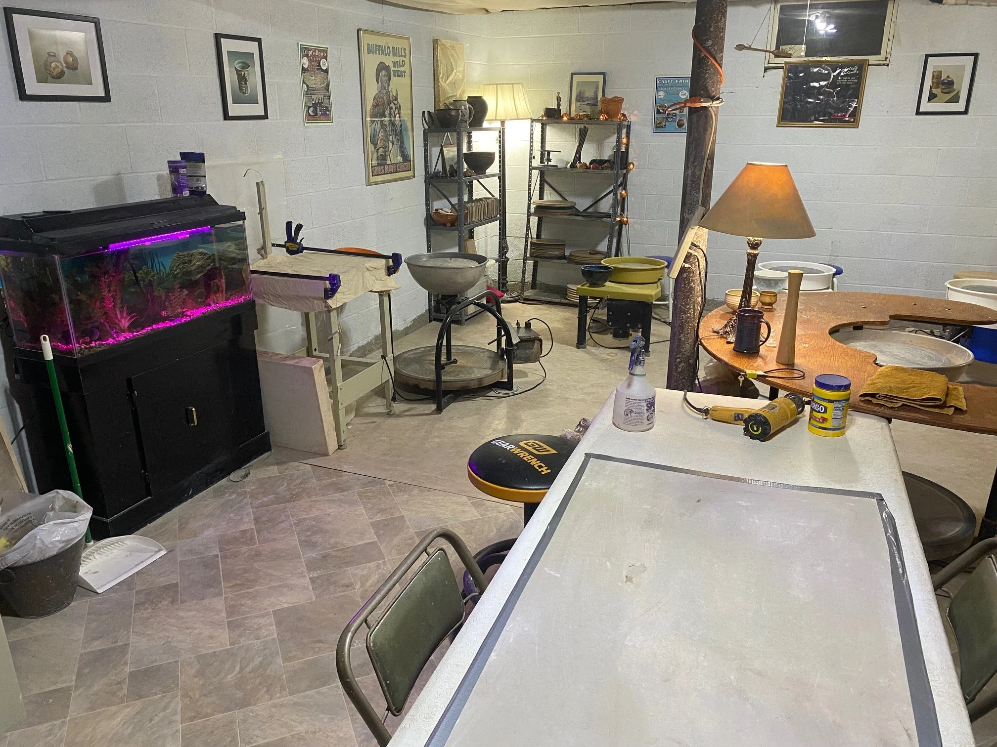 Hand building and decoration workspace