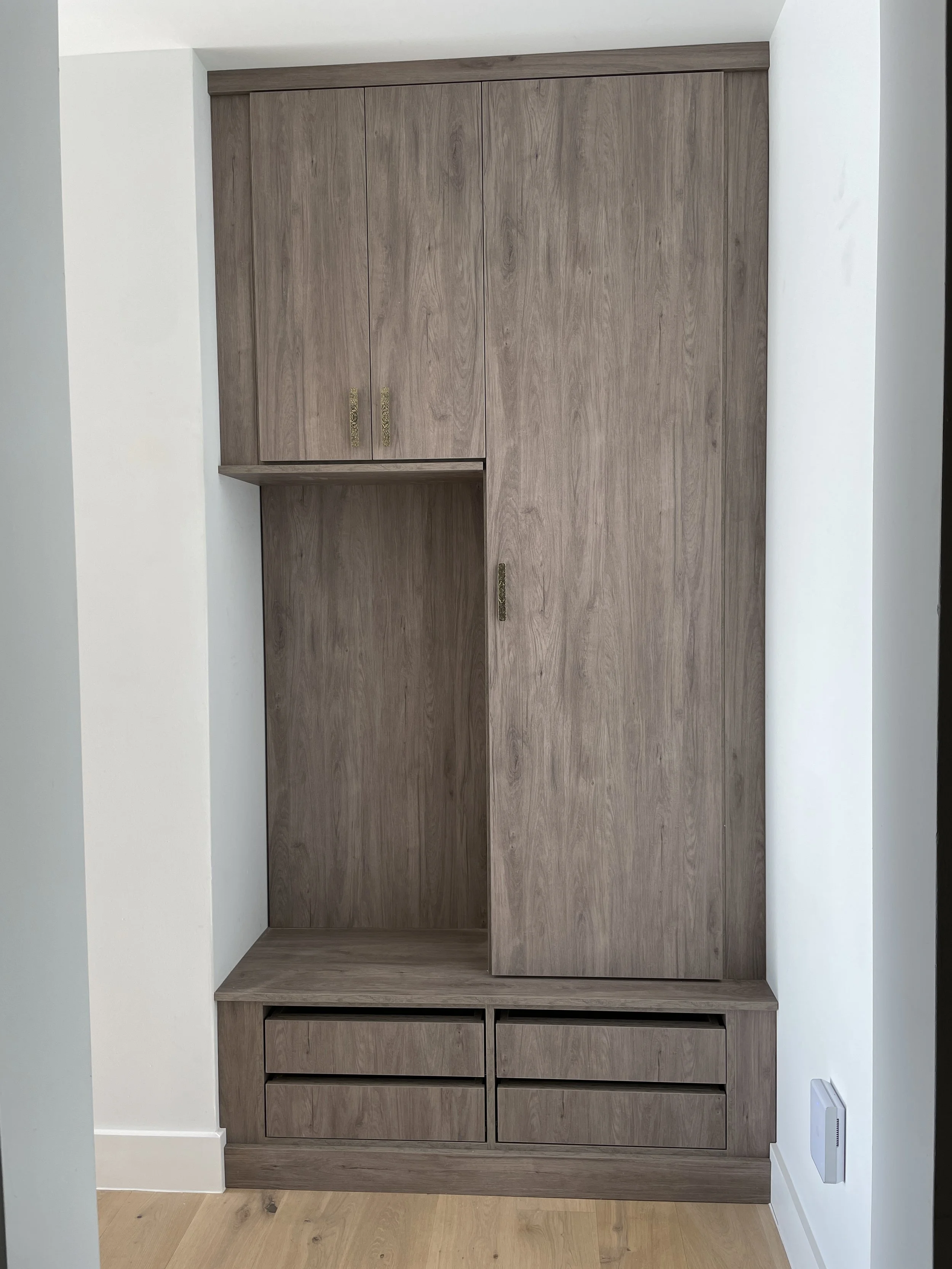 Mud Bench in Wood Finish