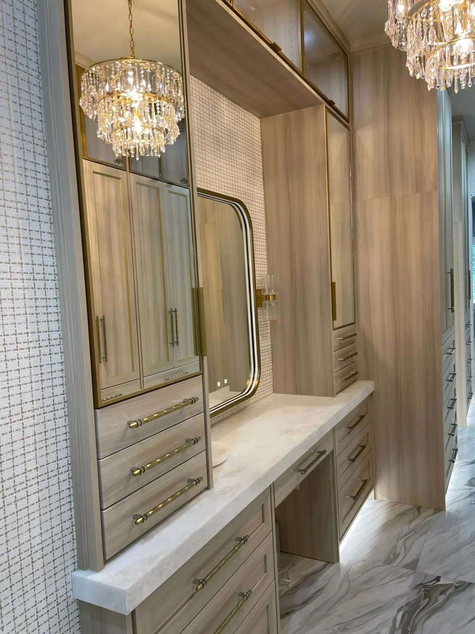 Custom Luxury Closet Vabity