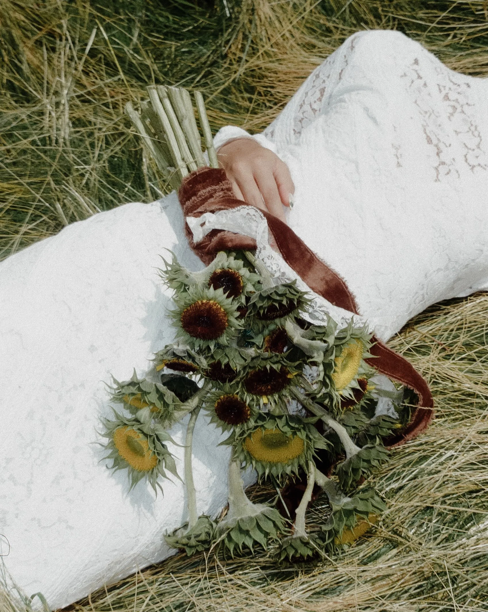a lace dress &amp; sunflower bouquet captured on film, yes please. 

there is something so stunning about the mix of the earthly floral and her delicate lace dress. 

both together make the perfect combination to highlight the bride in these small ye
