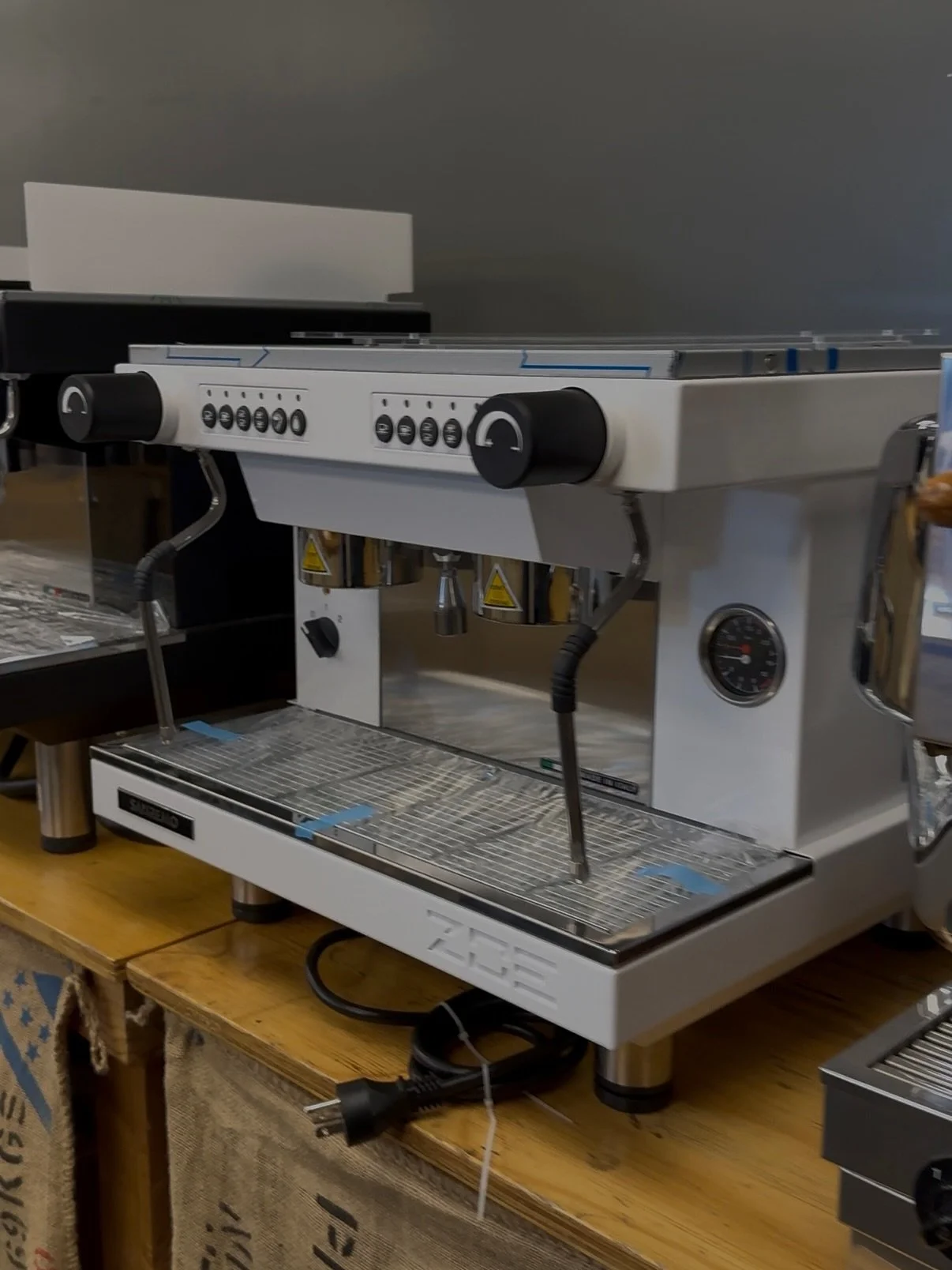 We’re so excited to share that Onia Coffee will be powered by the Sanremo Zoe Compact espresso machine!
Here’s why we chose this incredible machine for you:
- Crafted in Italy by Sanremo, a world-renowned and trusted espresso machine comp