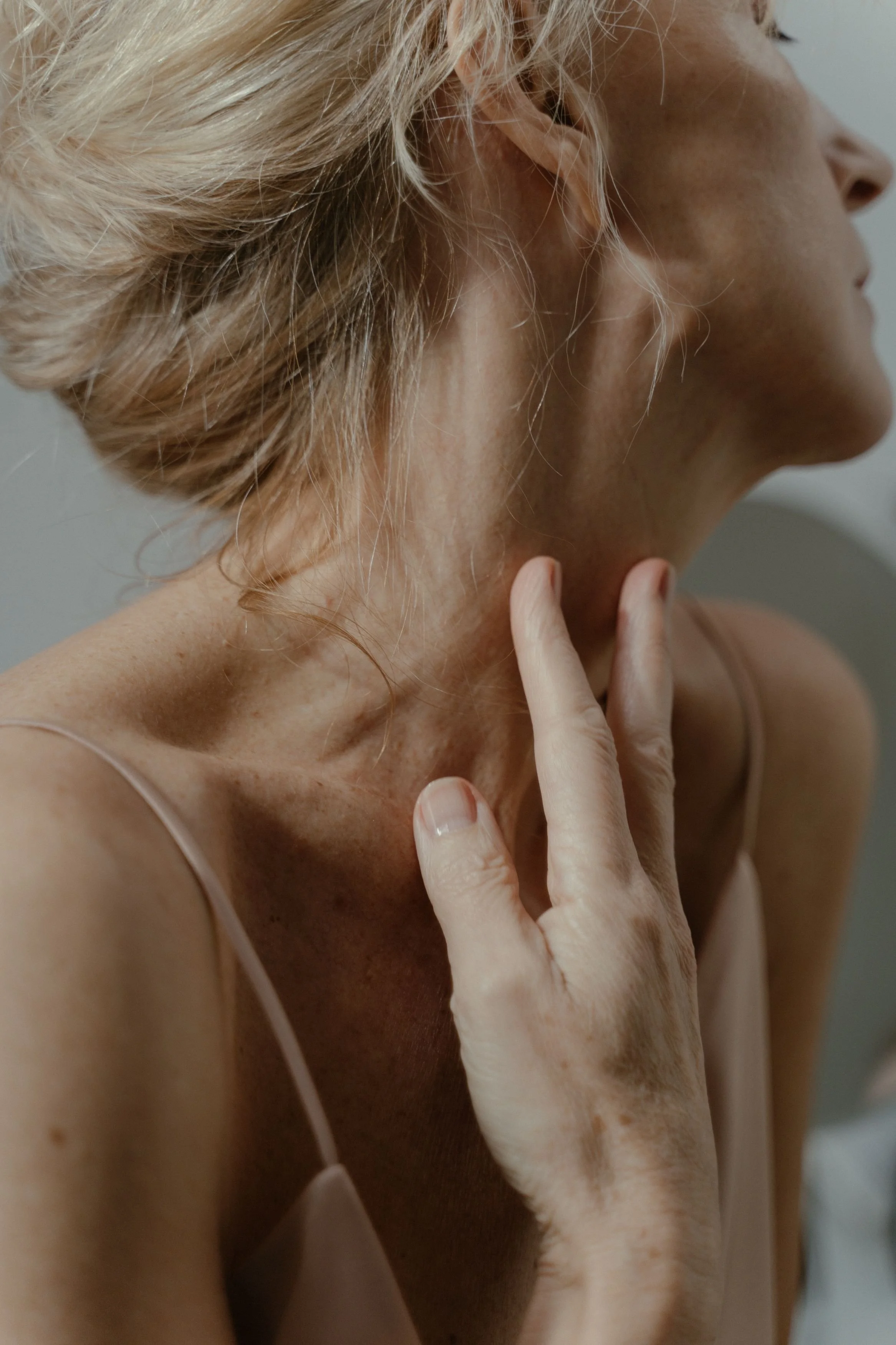 Thyroid Blood Tests Explained 2026. What TSH, T4, T3 and Antibodies Actually Mean and Which Tests Are Worth Paying For