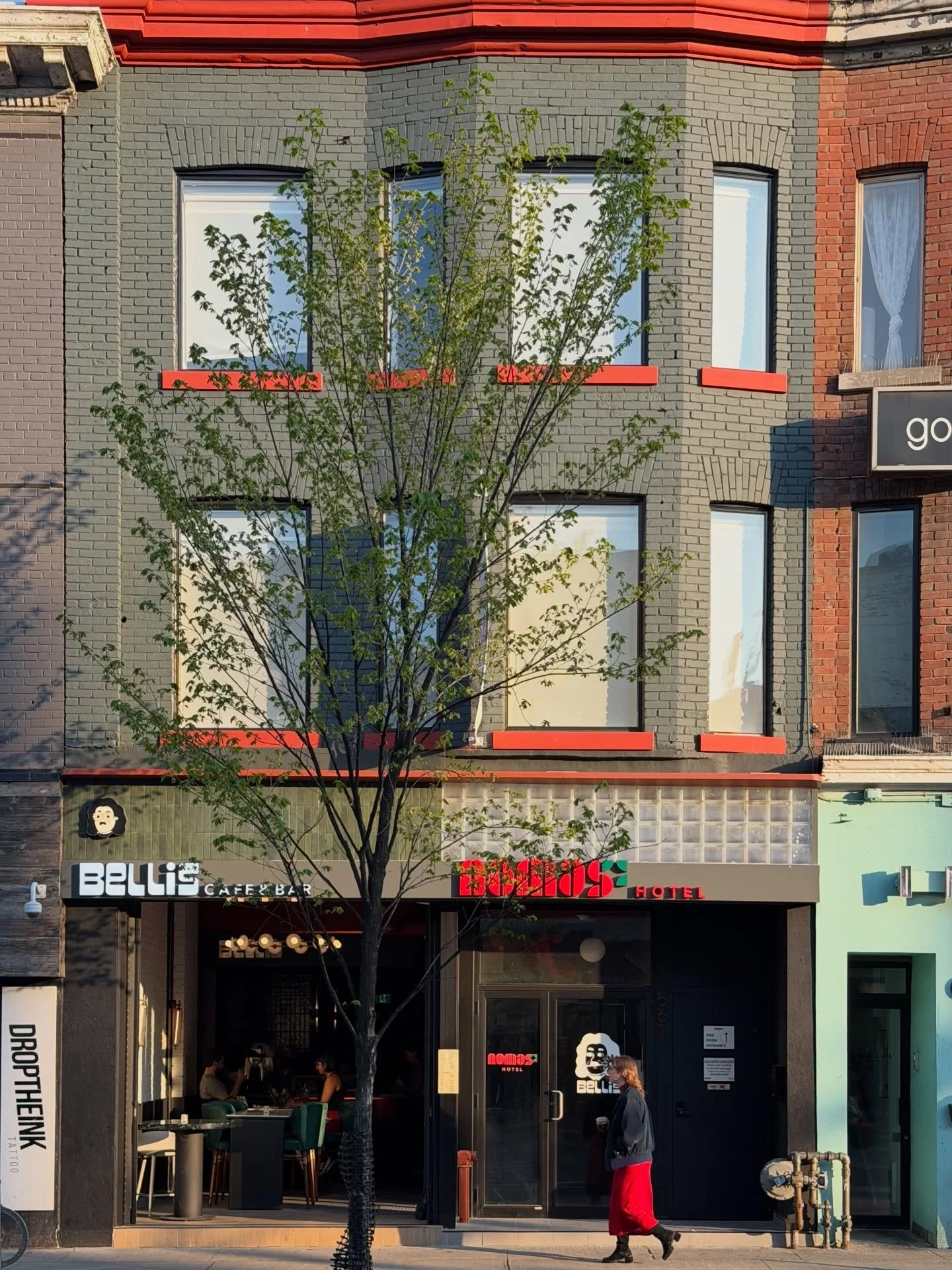A splash of red in Annex