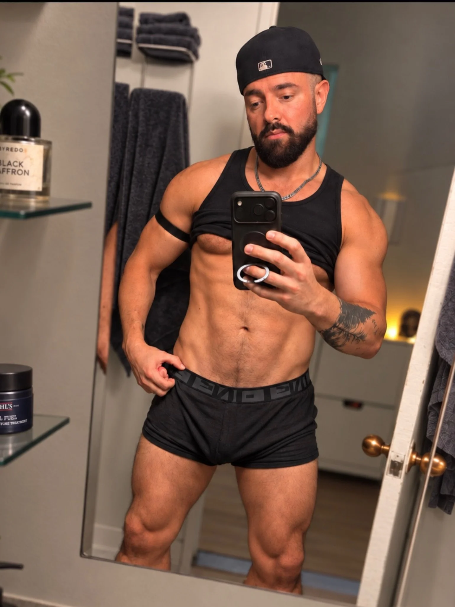 FALL. 41. AND A FIRST.

A new season is coming, I turn 41 next week, and for the first time I&rsquo;m doing something I&rsquo;ve spent years avoiding:

Showing my stomach. 

If you&rsquo;ve followed Zenergy for a while, you&rsquo;ve probably noticed 