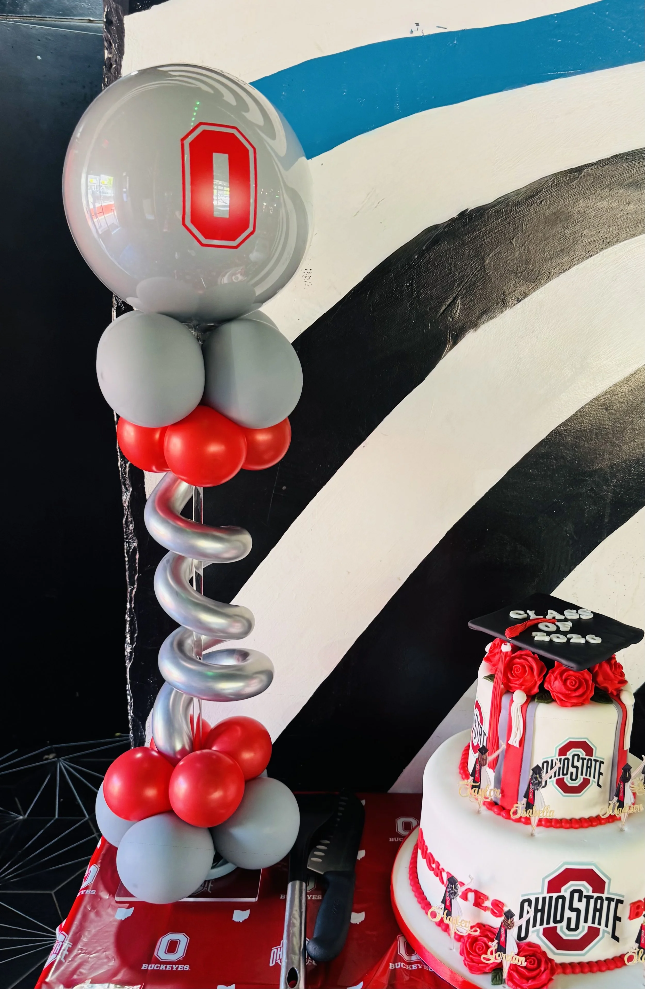 CENTERPIECES
Luxe Tabletop Column — starting at $30 each
Approximately two feet tall for more impact and an elevated, customizable look. 
Custom topper +$15.